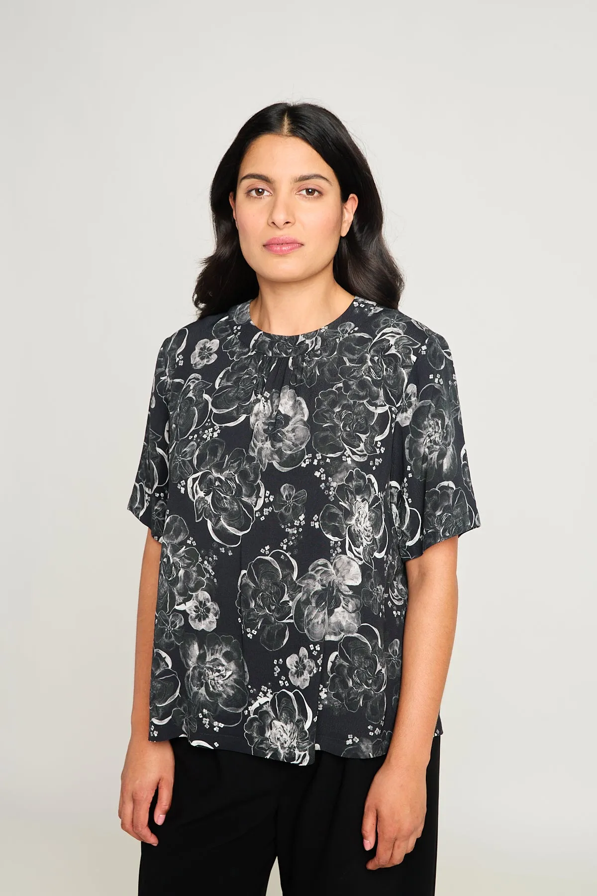 Peony tee - Black sold by Twenty-Seven Names
