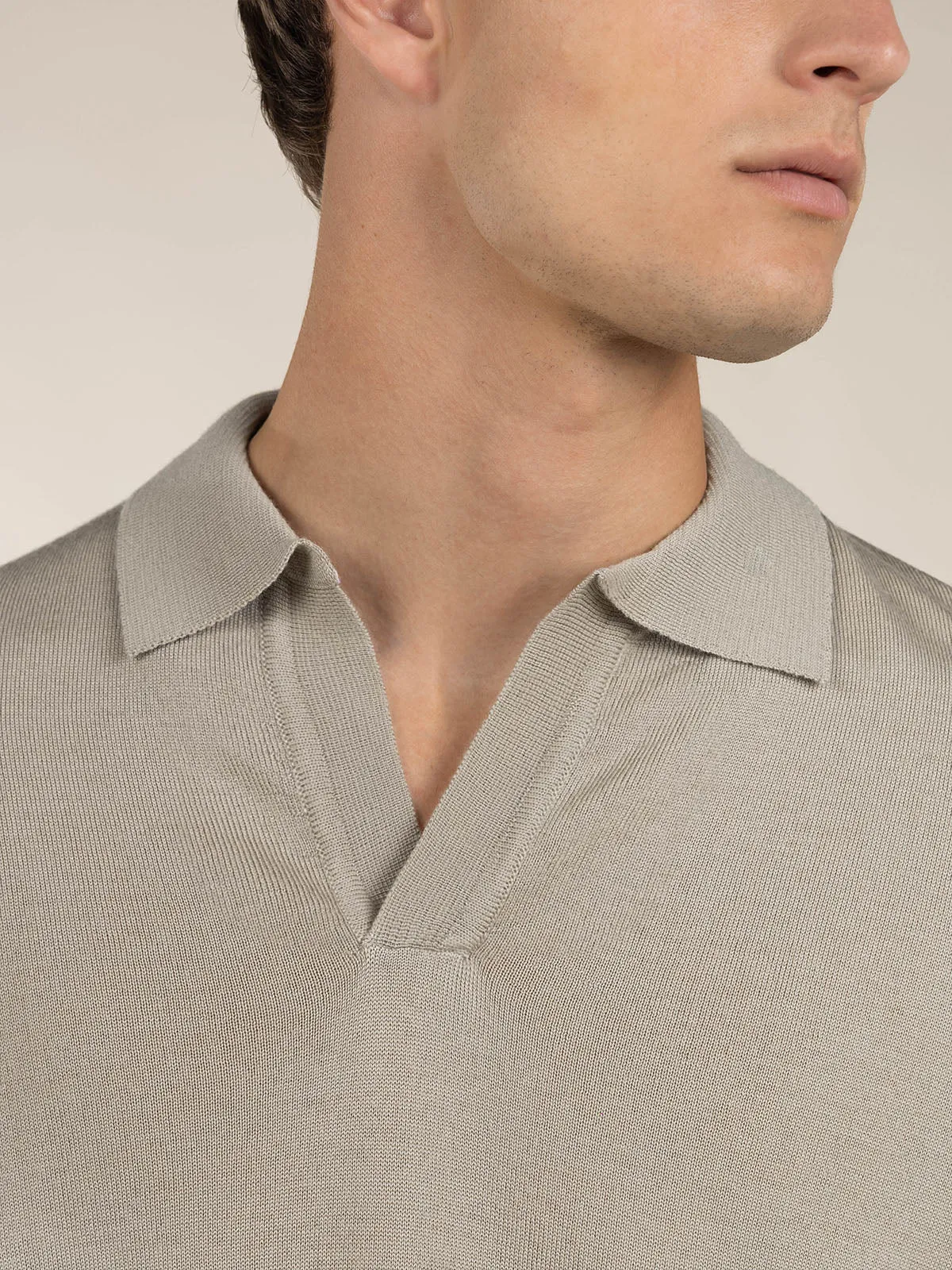 Buttonless AUR1 Polo Greige sold by Aurelien product image thumbnail 4