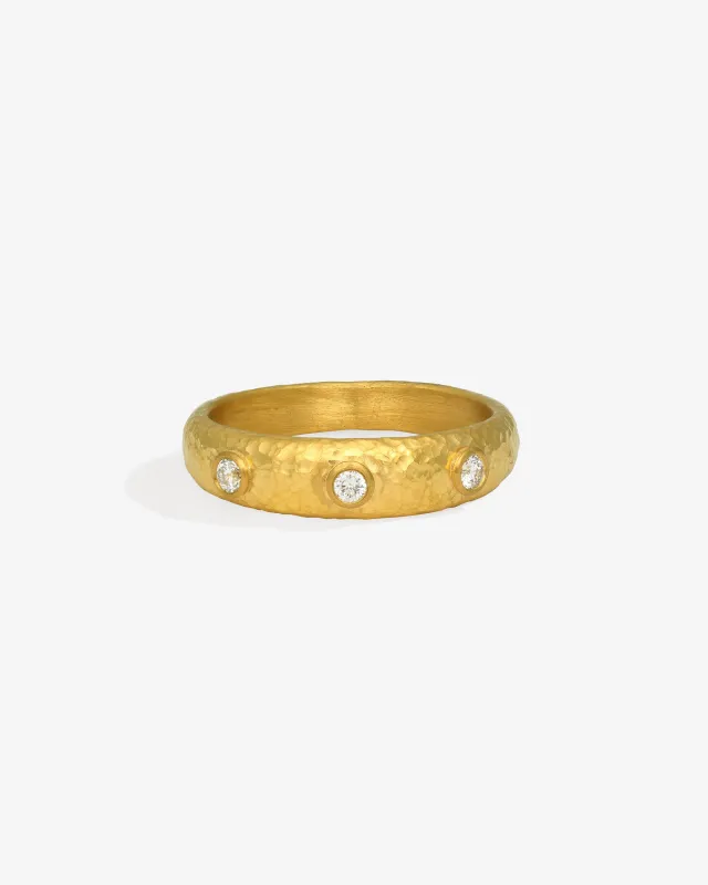 Vesper Hammered Ring Diamond Solid Gold made by Heritage
