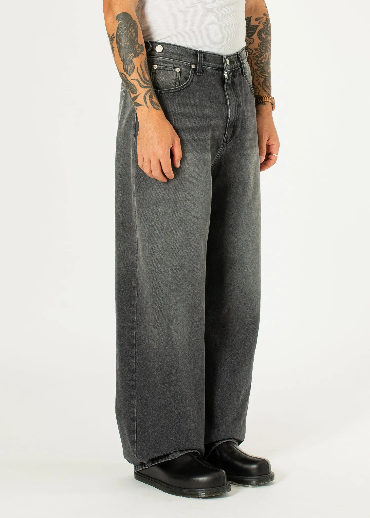 Side-button Denim Jeans sold by Estudio Niksen