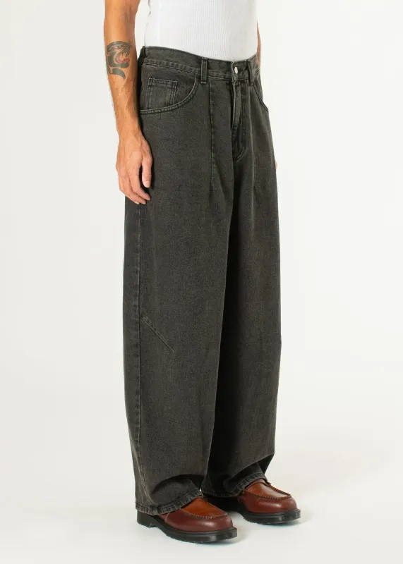 Dart Balloon Jeans sold by Estudio Niksen