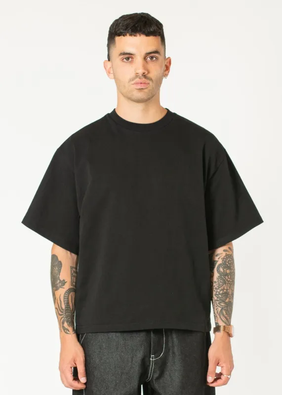 Signature Cropped Tee sold by Estudio Niksen