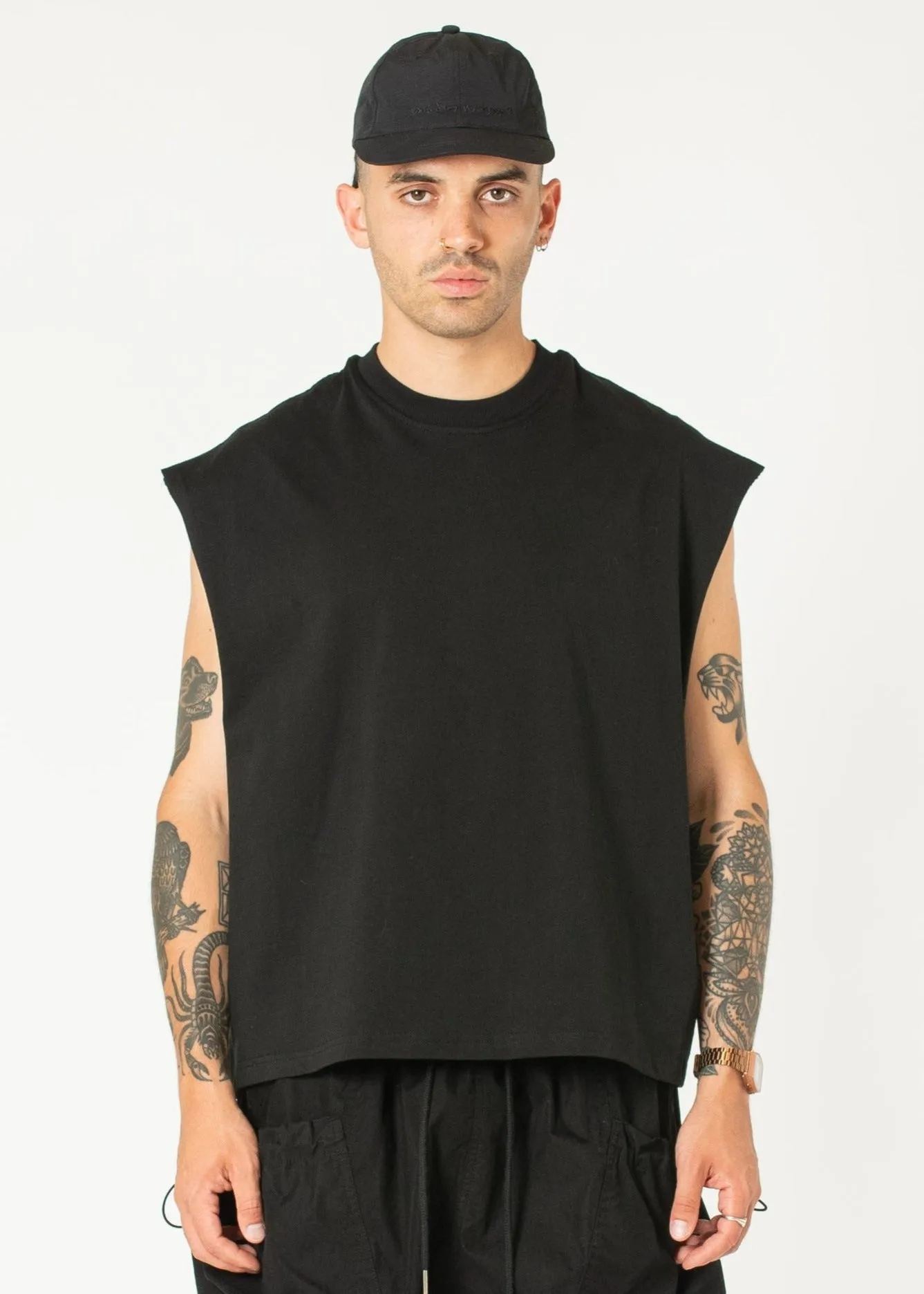 Muscle Cropped Tee sold by Estudio Niksen