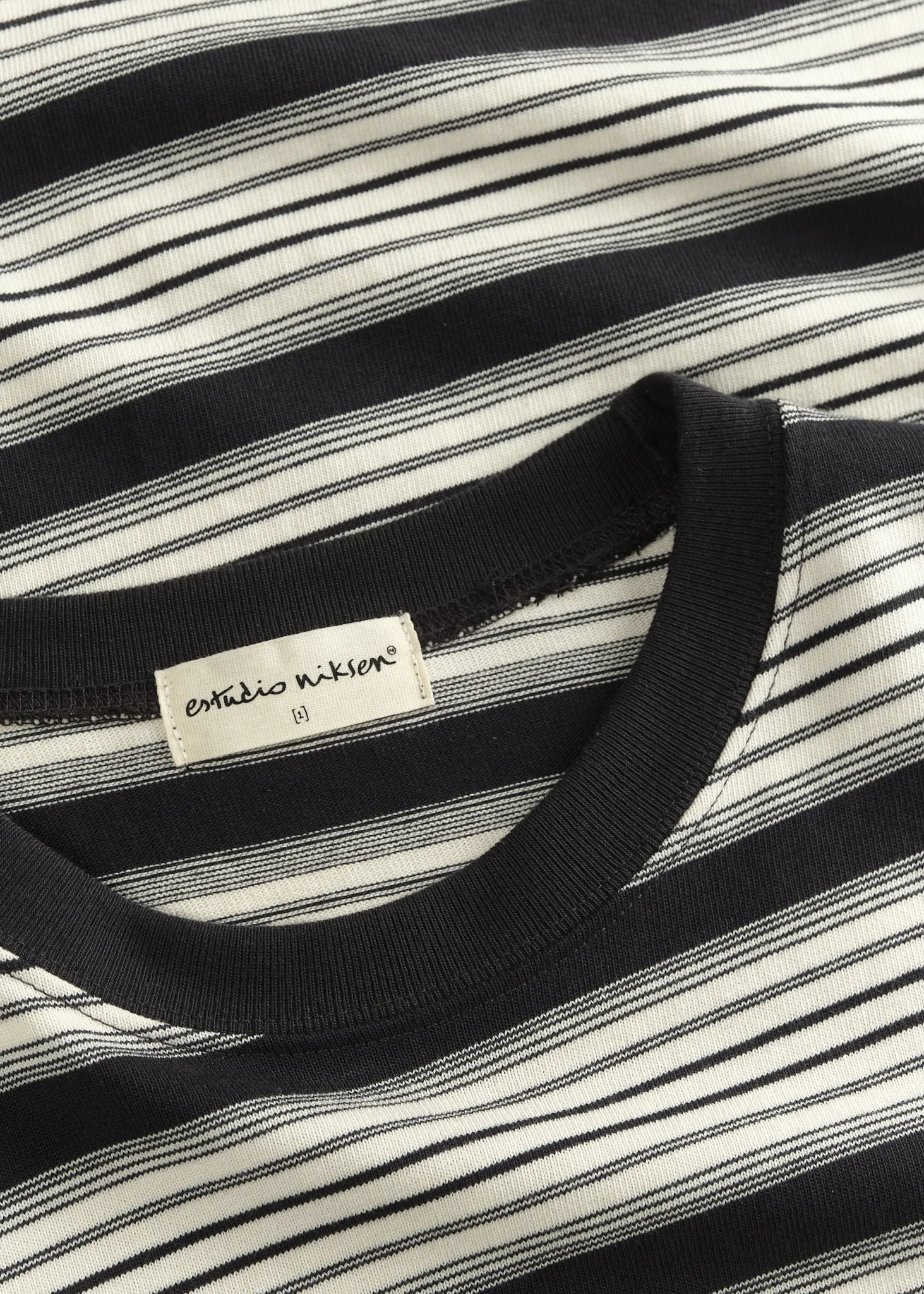 Signature Cropped Tee sold by Estudio Niksen product image thumbnail 5