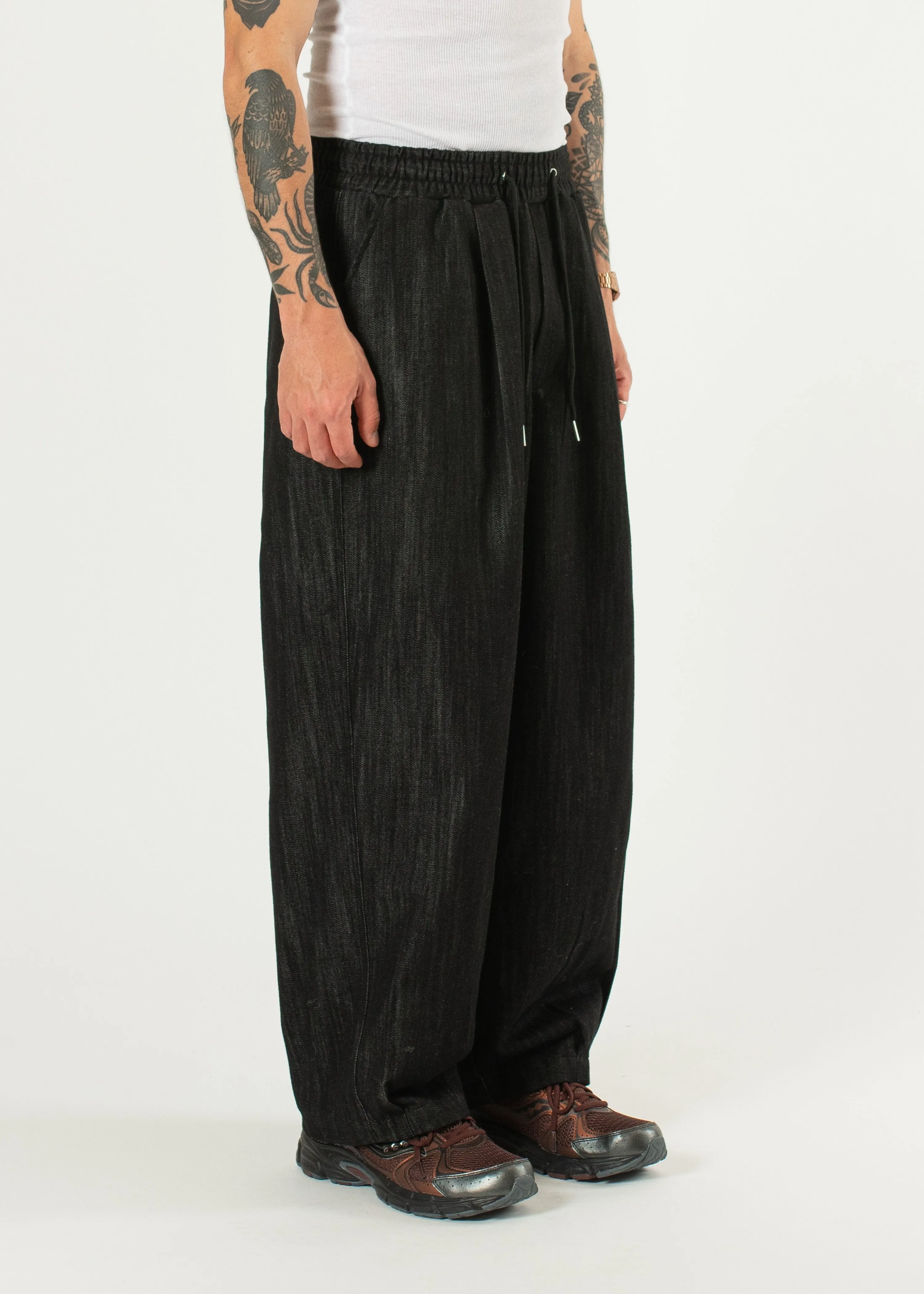 Pintuck Balloon Jeans sold by Estudio Niksen