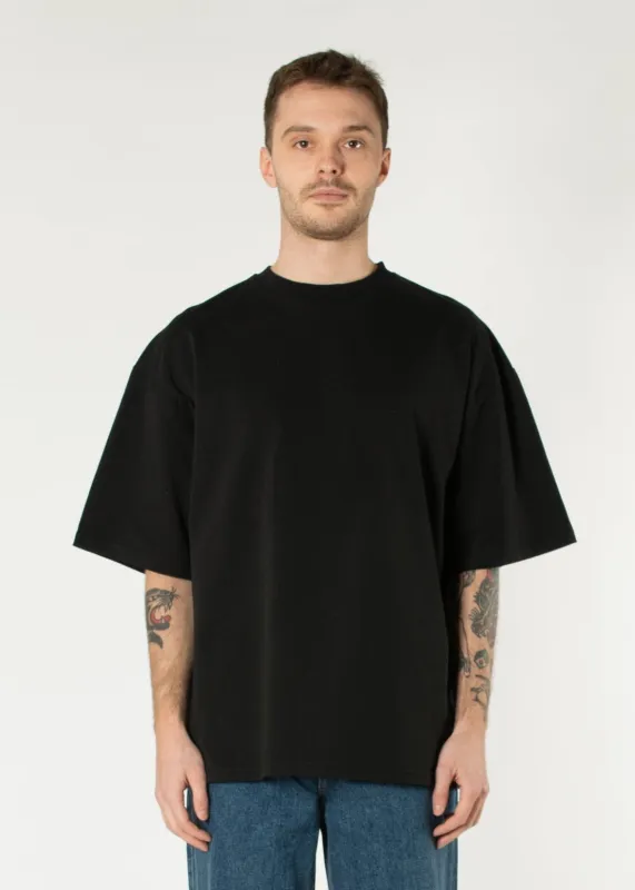Signature Blank Tee made by Estudio Niksen