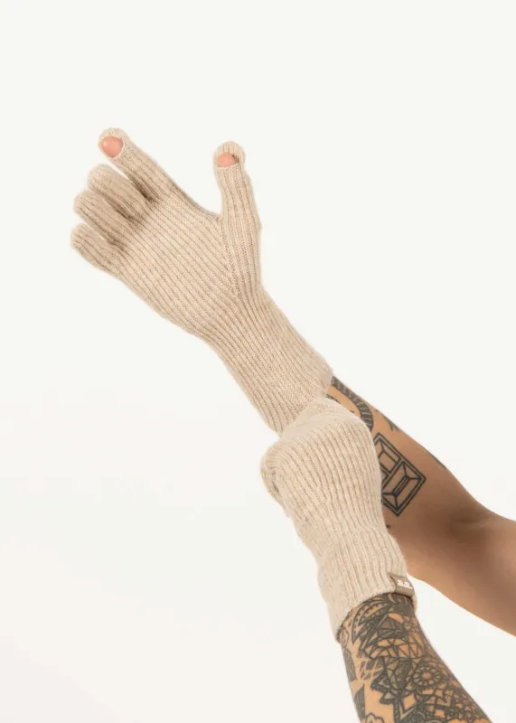 Convertible Gloves made by Estudio Niksen