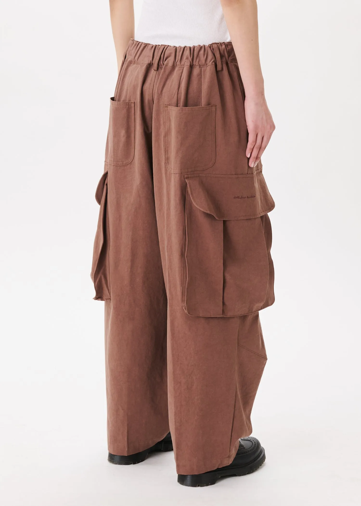 Big-pocket Cargo Pants sold by Estudio Niksen product image thumbnail 4