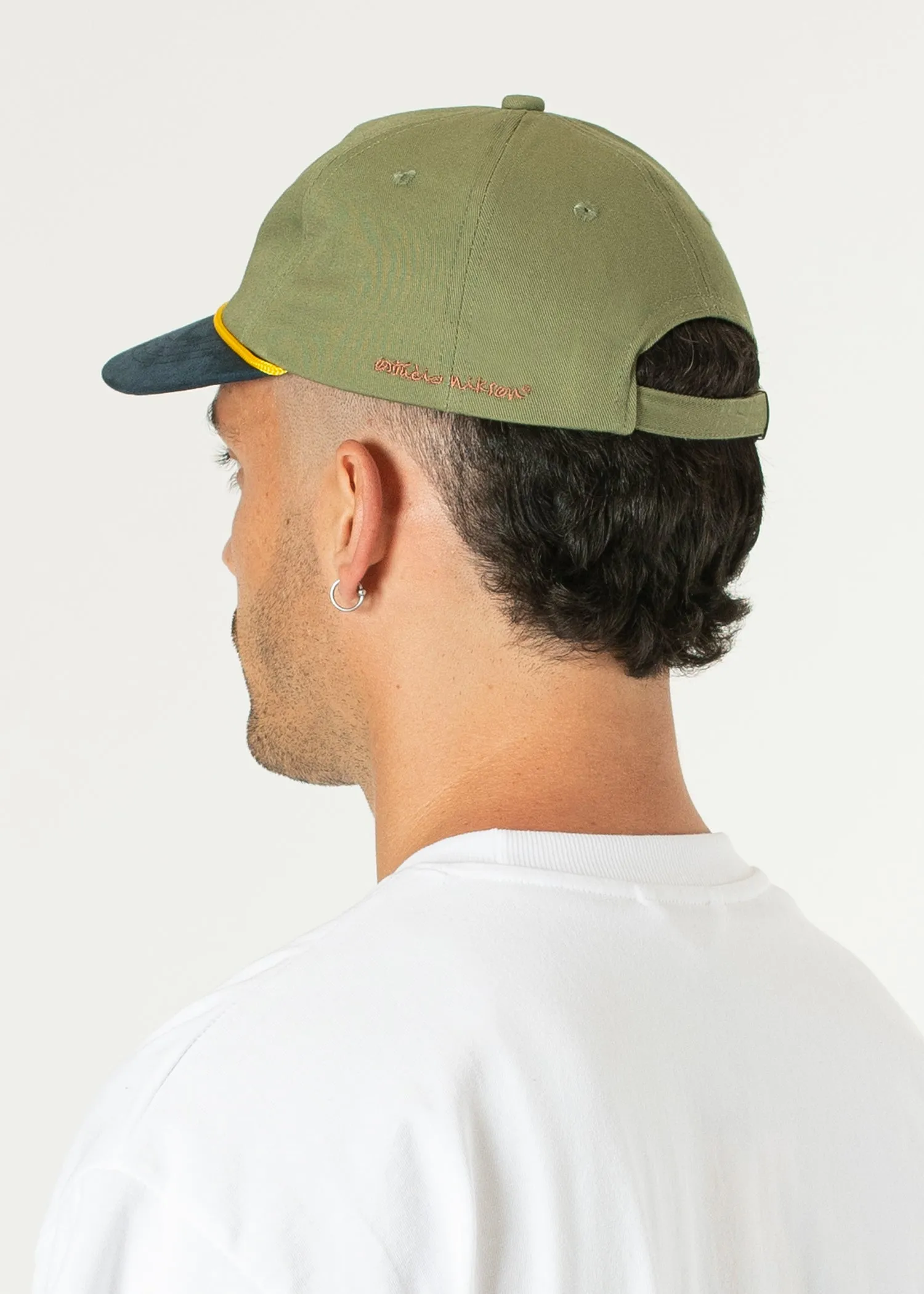 E.N Staple Cap sold by Estudio Niksen product image thumbnail 2