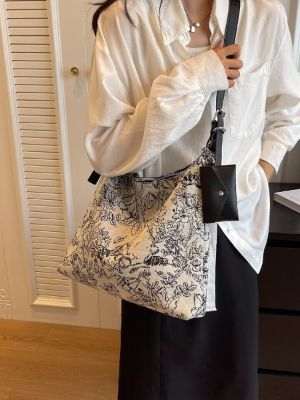 new fashion large capacity tote bag with contrast color casual and versatile shoulder bag for fall/winter sold by SHEIN