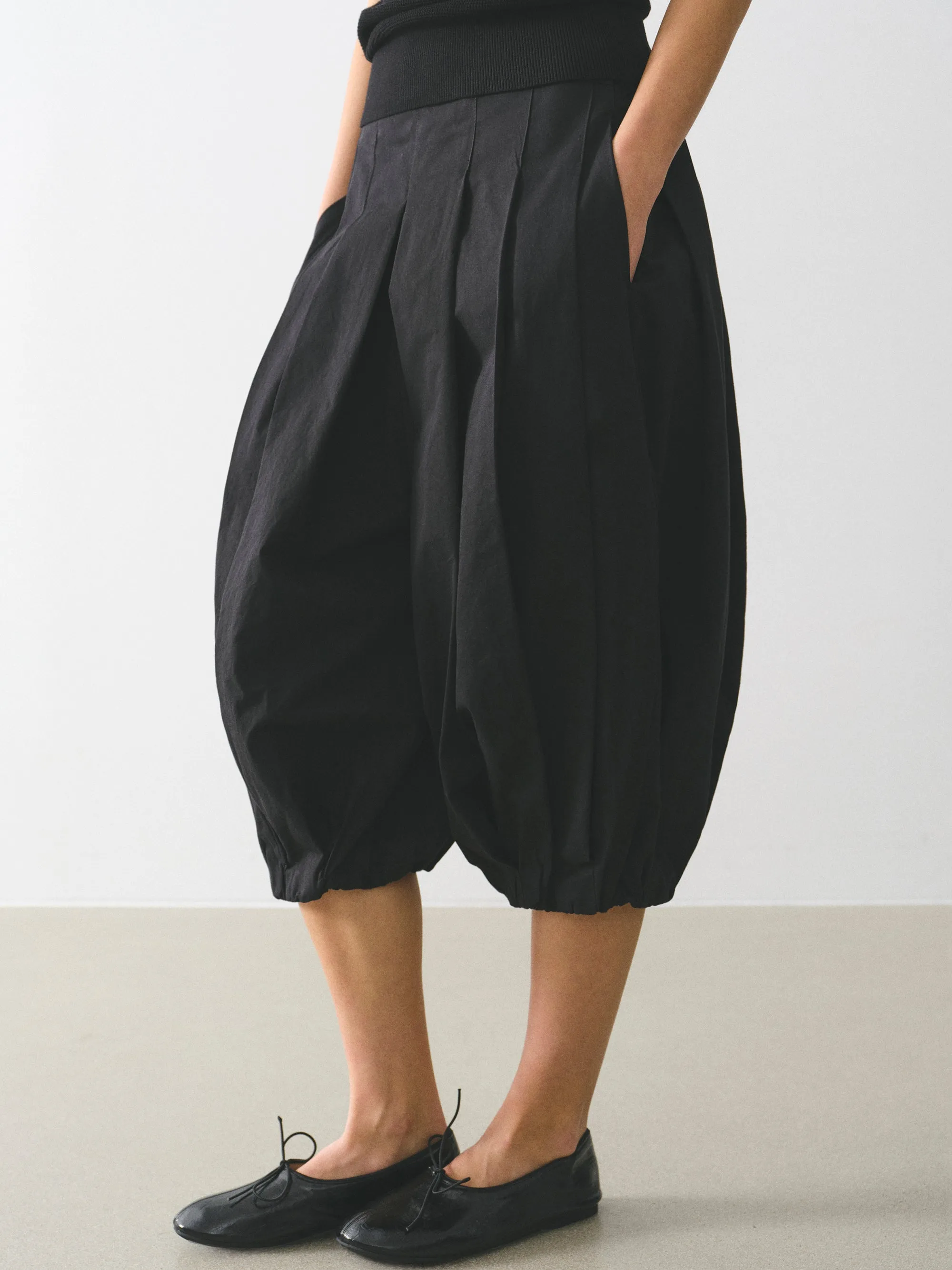 Gathered Capri Pants, Black sold by Source Unknown