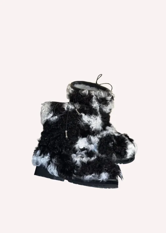 MOGSki NOIR ET BLANC CURLY SHEARLING SNOW BOOT made by MOGSki