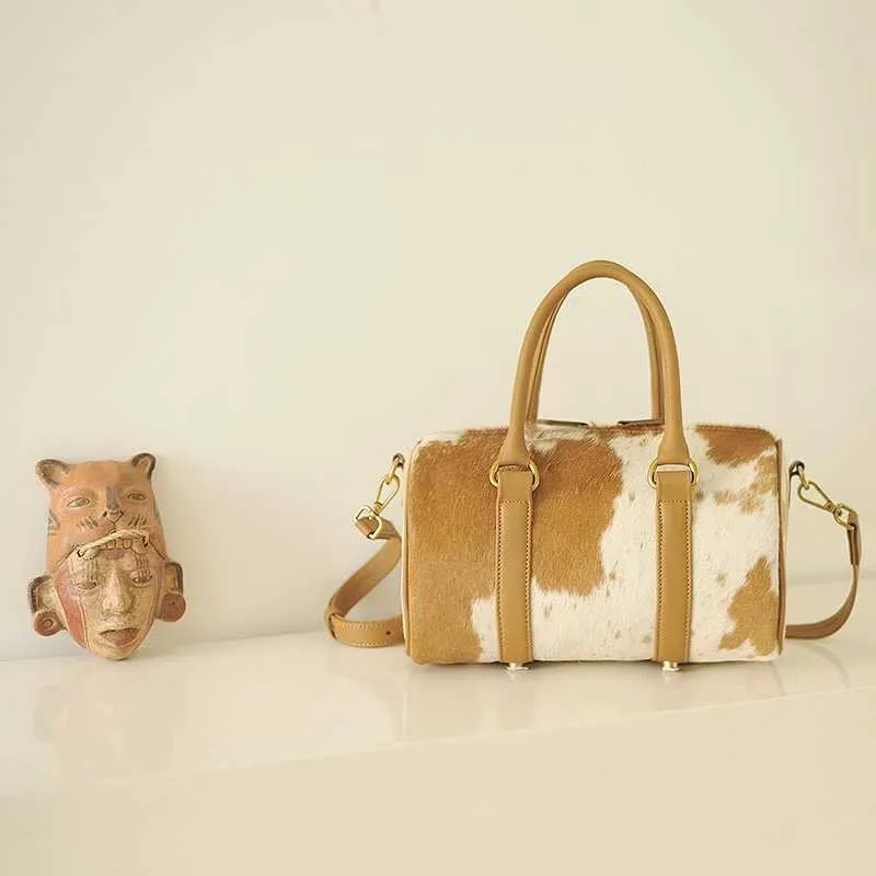 Handcrafted Cowhide Boston Bag sold by MOGSki product image thumbnail 3