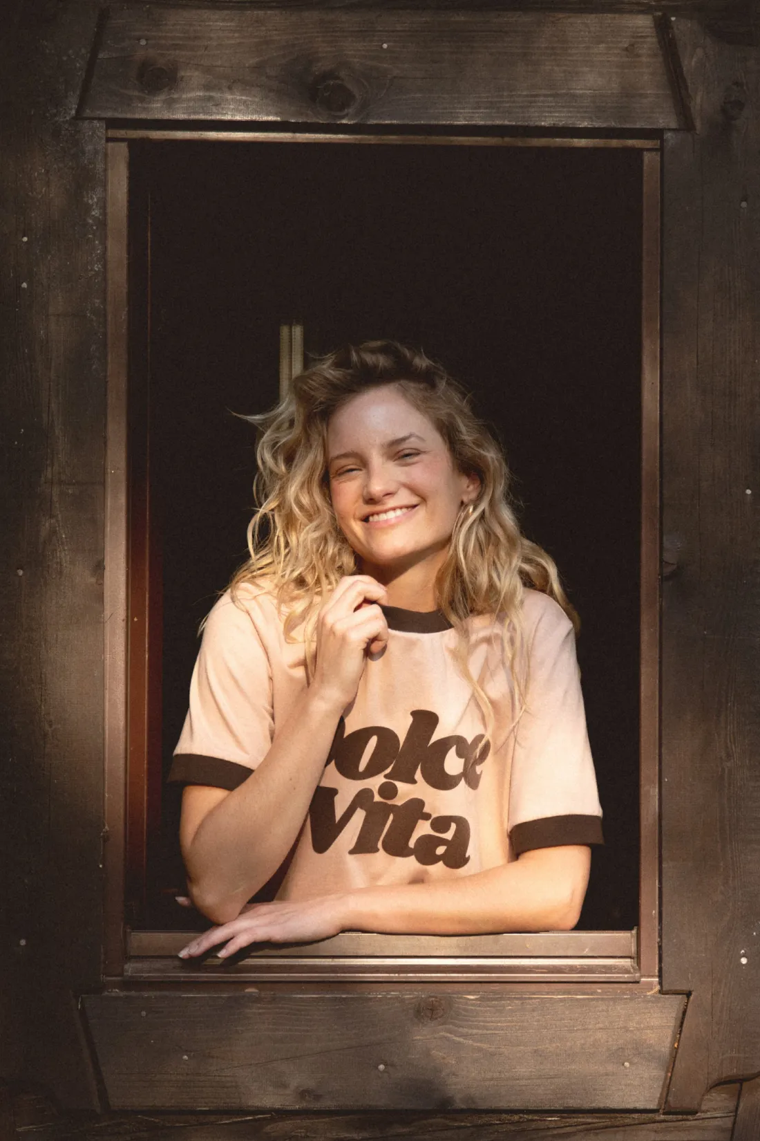 T-SHIRT DOLCE VITA MOKKA sold by She is Sunday product image thumbnail 2