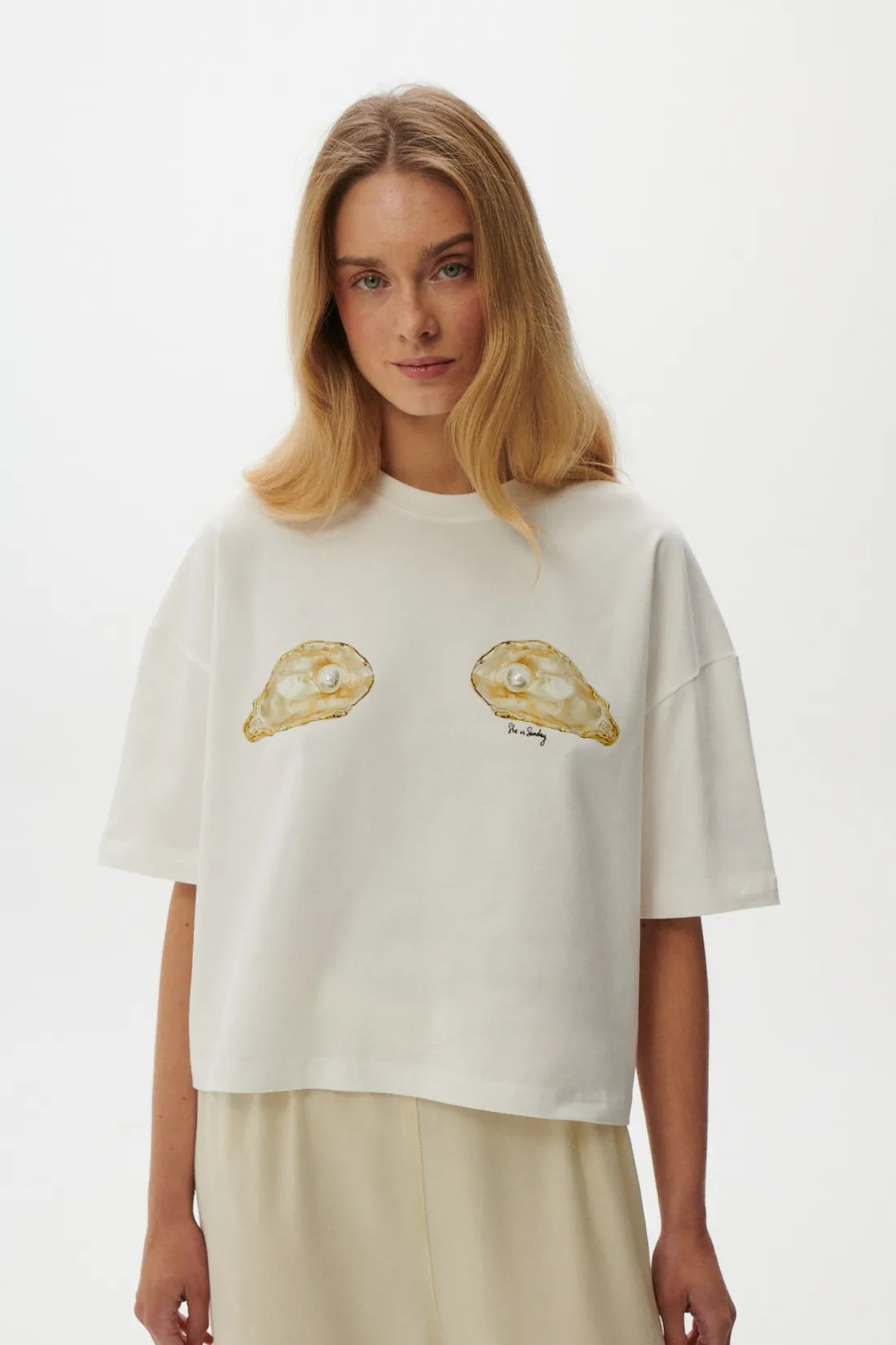 T-SHIRT PERŁA BOXY KREMOWY sold by She is Sunday
