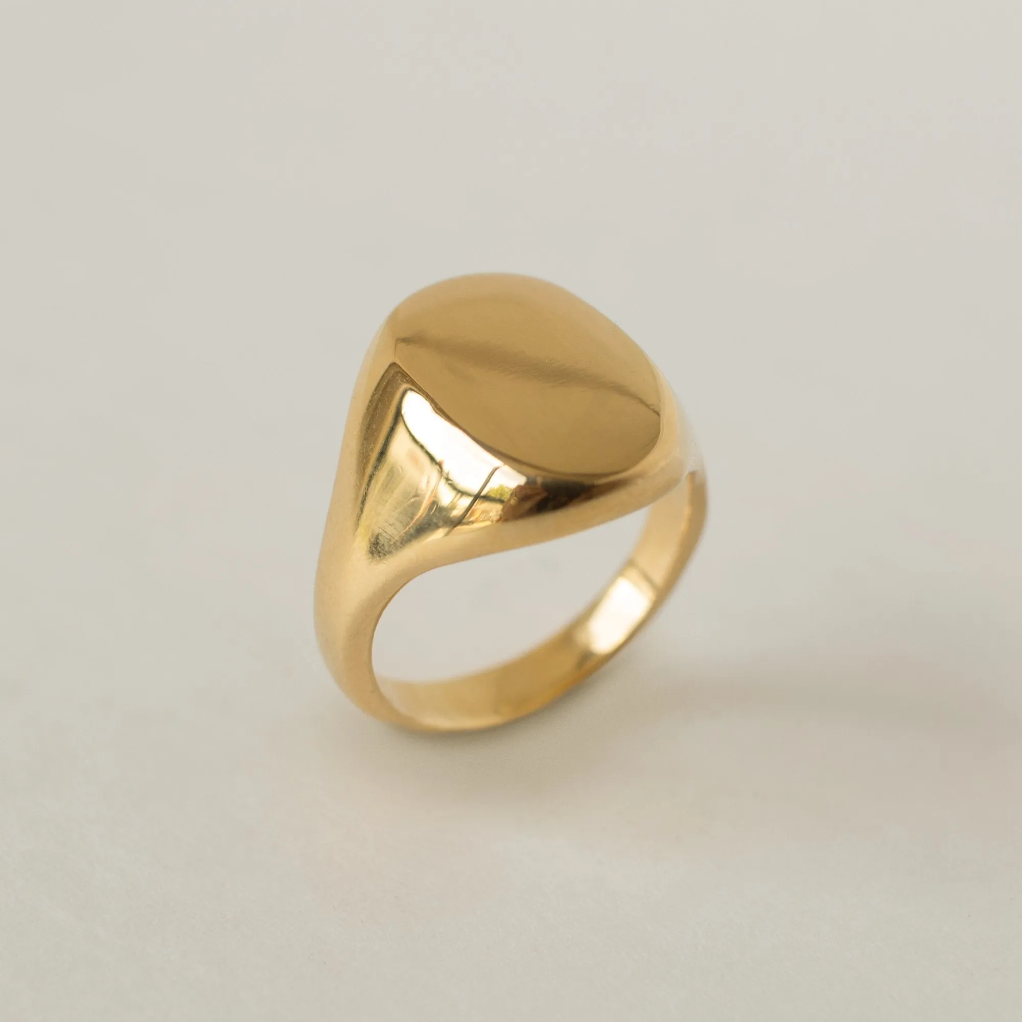 Eliot Signet sold by sonderhaus