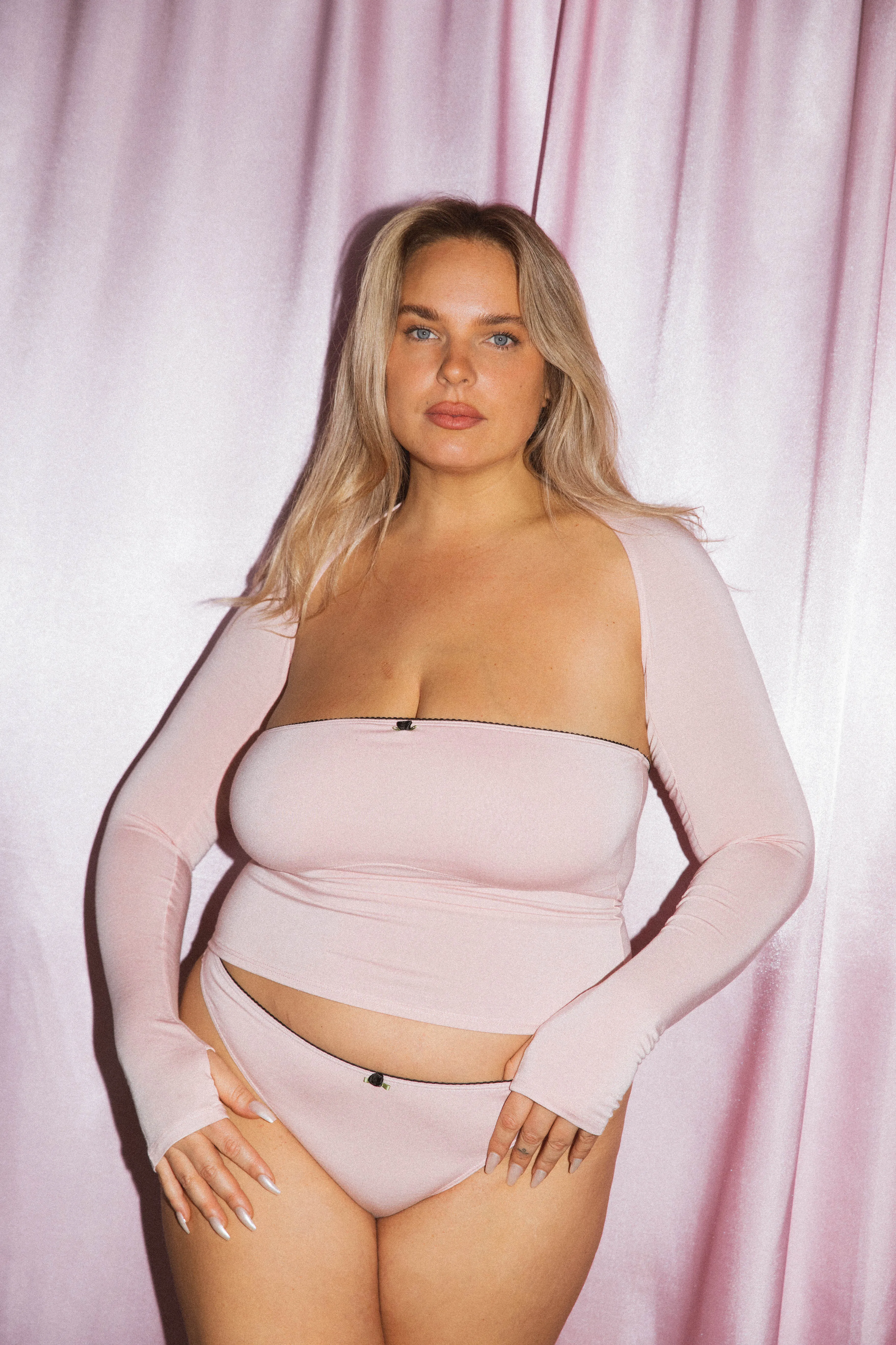 LINED CONTOUR TUBE TOP IN PETAL/ONYX sold by Ratboi product image thumbnail 2
