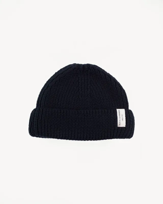 MWBN02.99 - Ribbed Structure Sturdy Beanie Merino Wool - Deep Black made by Merz B. Schwanen