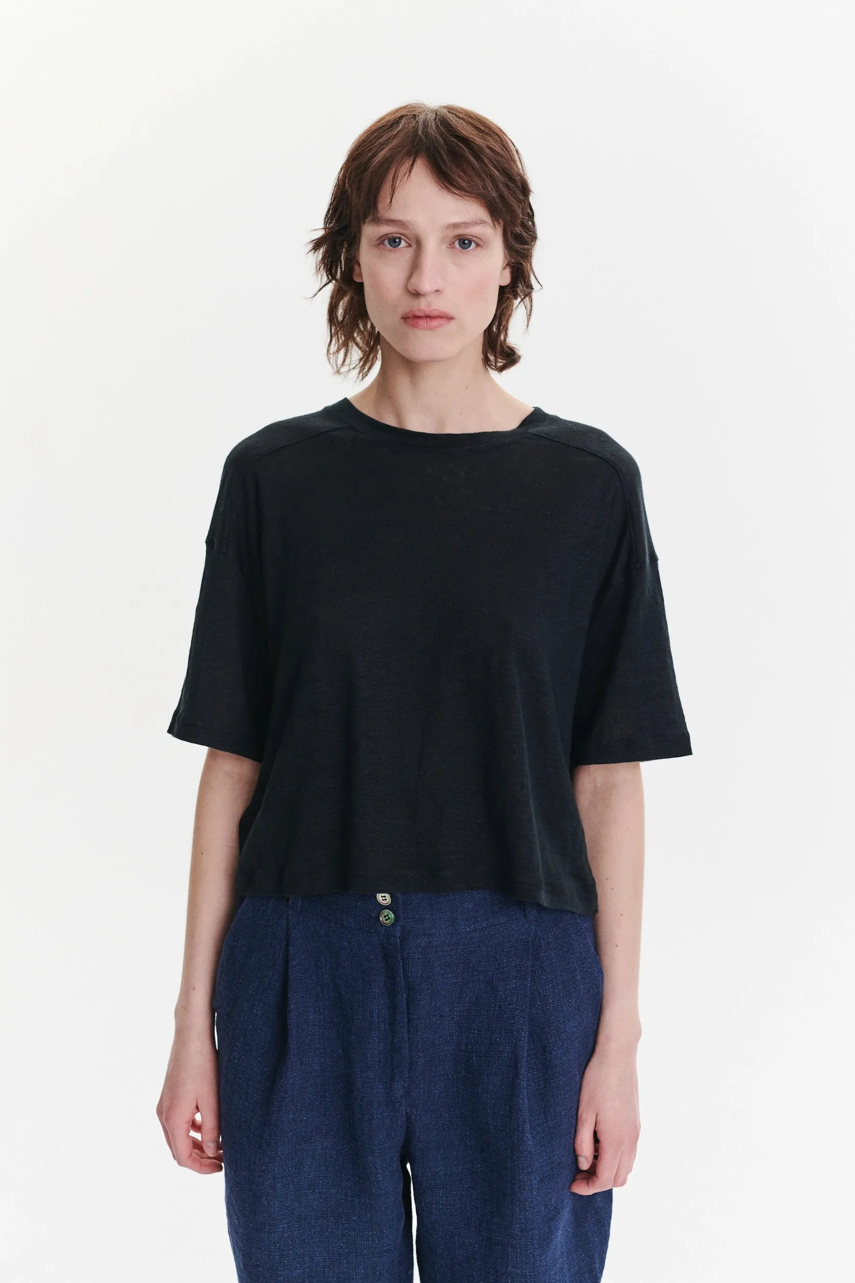 T-shirt in the Finest Airy Black Lithuanian Pure Linen Jersey sold by Delikatessen product image thumbnail 4
