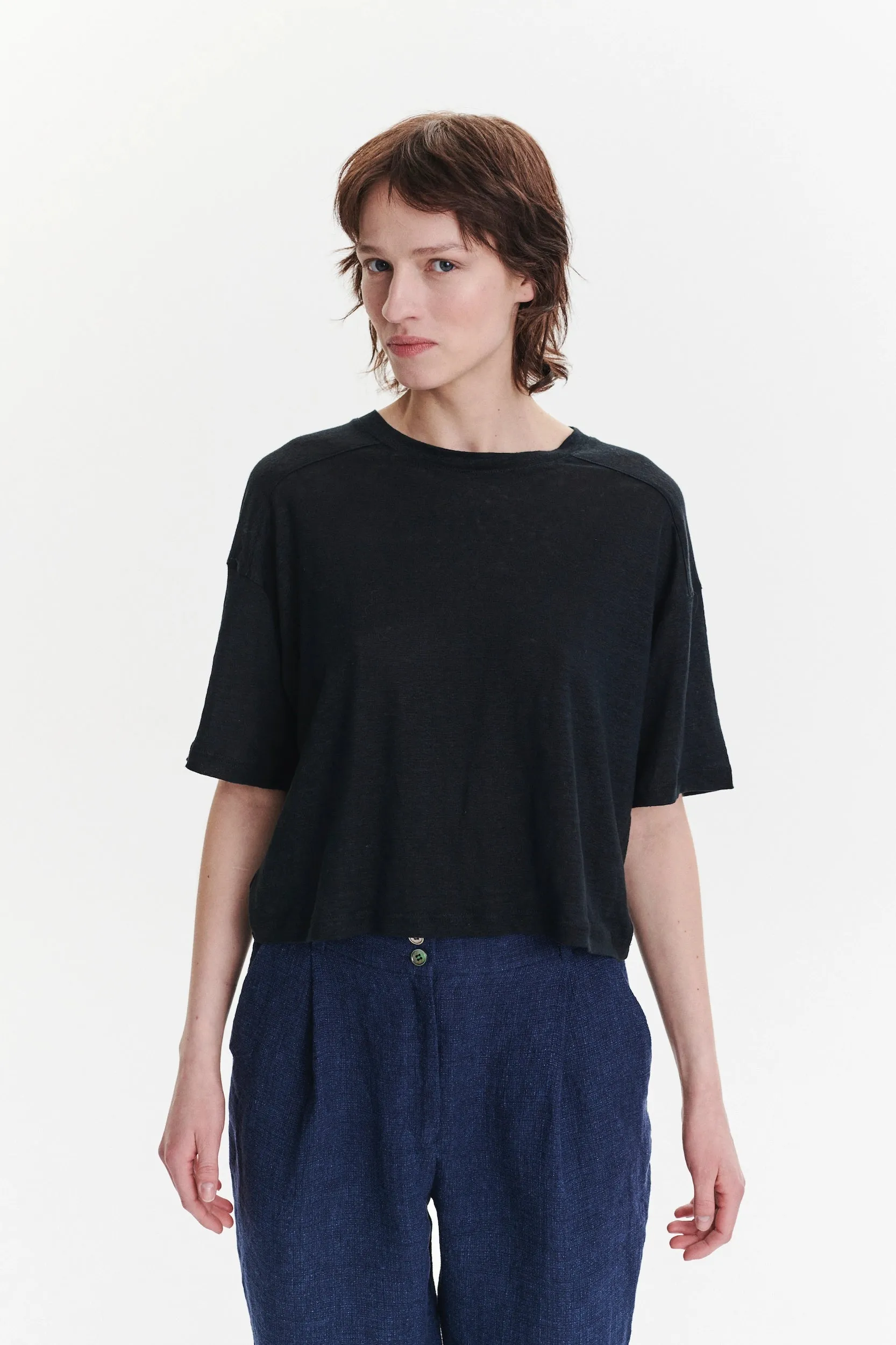 T-shirt in the Finest Airy Black Lithuanian Pure Linen Jersey sold by Delikatessen product image thumbnail 3