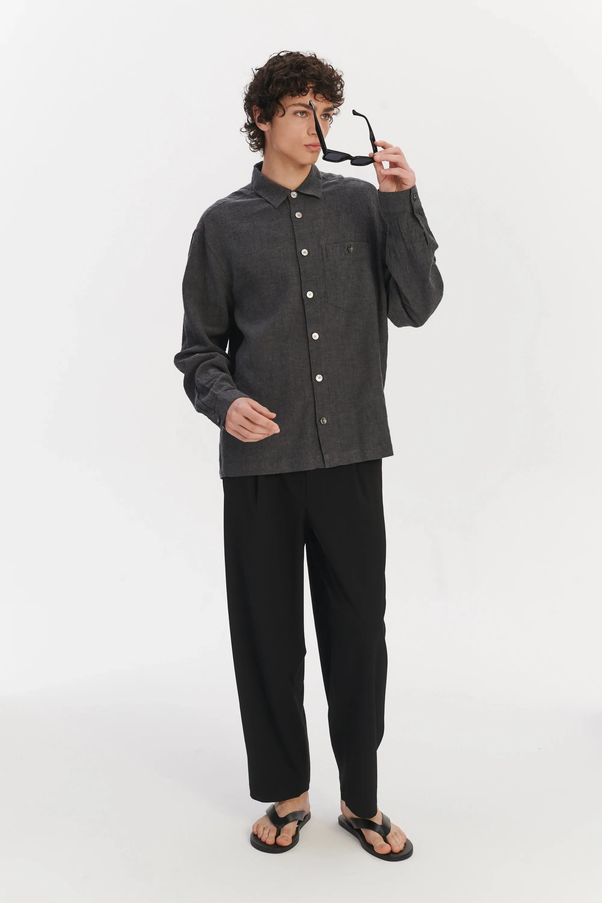 Architects Overshirt in a Charcoal Grey Mix of Japanese Linen and Cotton sold by Delikatessen product image thumbnail 4