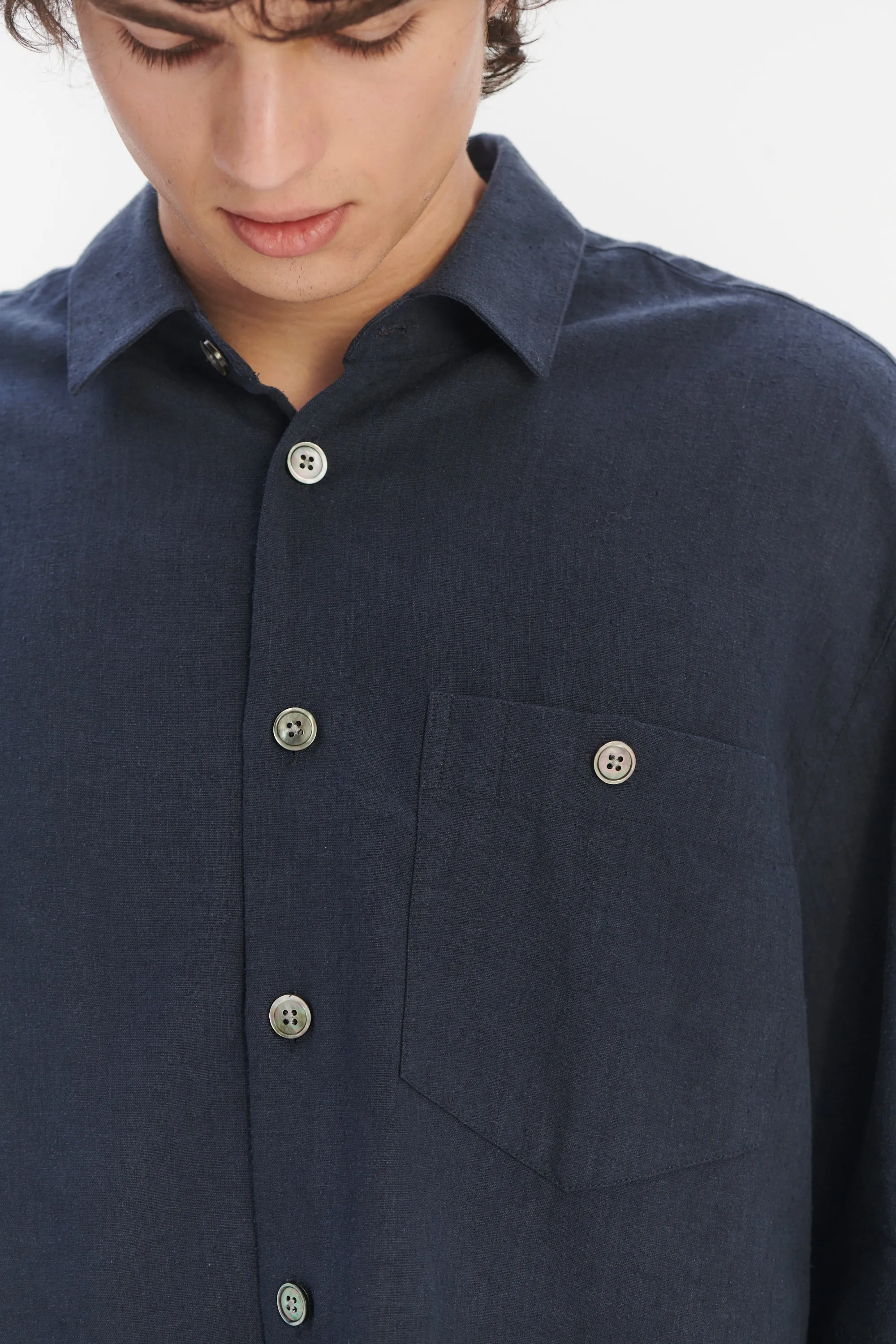 Architects Overshirt in a Navy Blue Mix of Japanese Linen and Silk sold by Delikatessen product image thumbnail 2