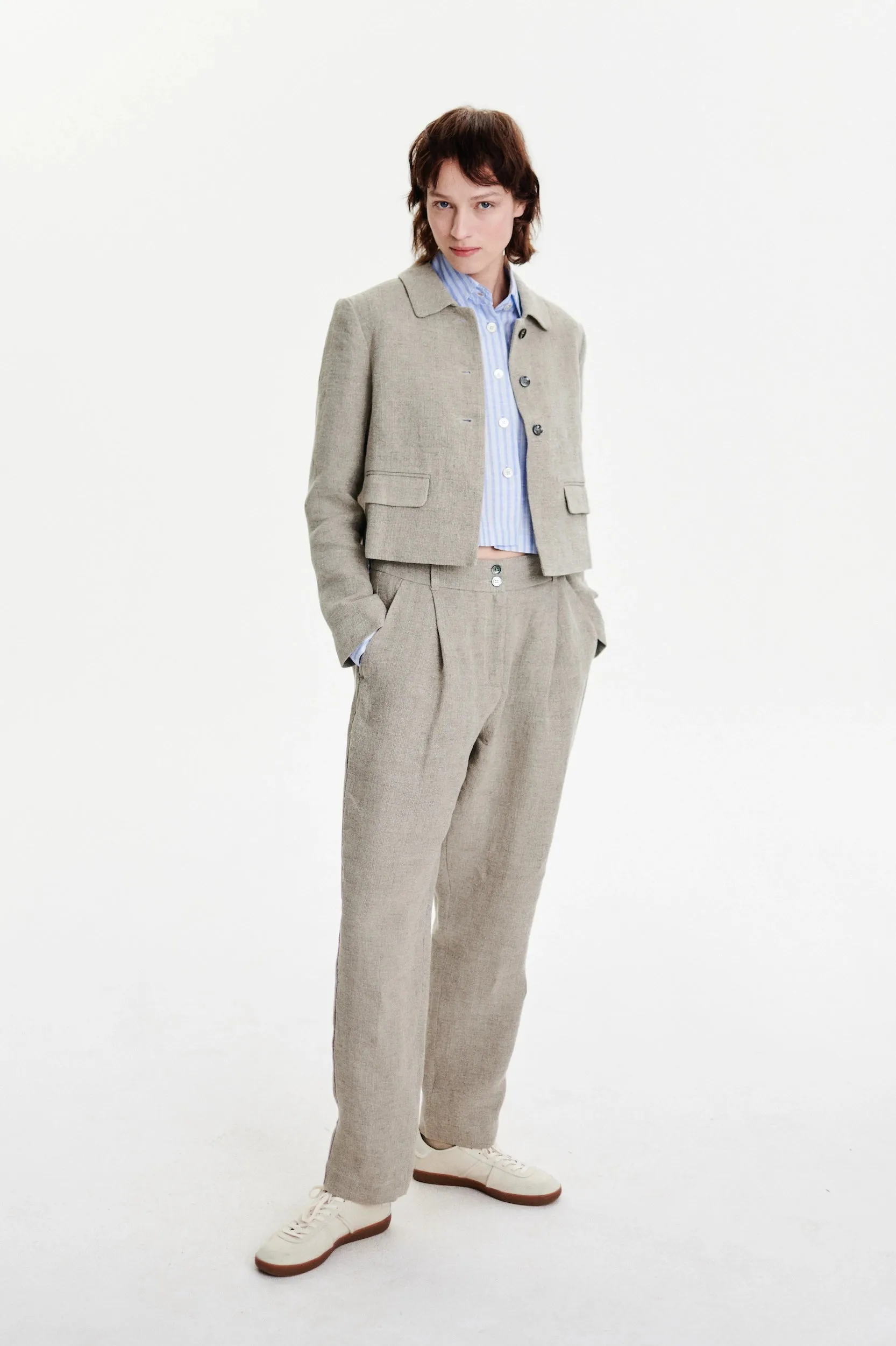 Trousers in a Beige Fluid and Structured Italian Linen Crepe sold by Delikatessen product image thumbnail 4