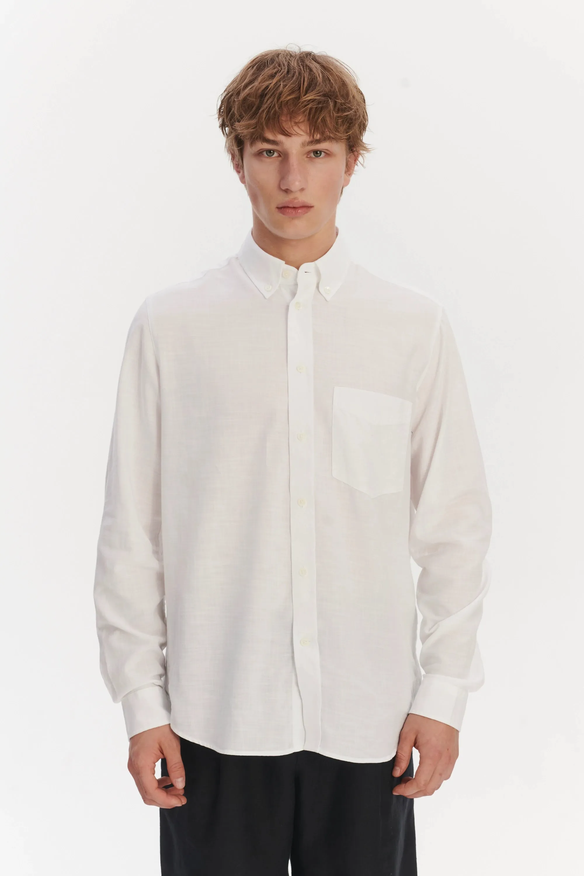 Button Down Shirt in an Airy White Organic Italian Cotton sold by Delikatessen product image thumbnail 4
