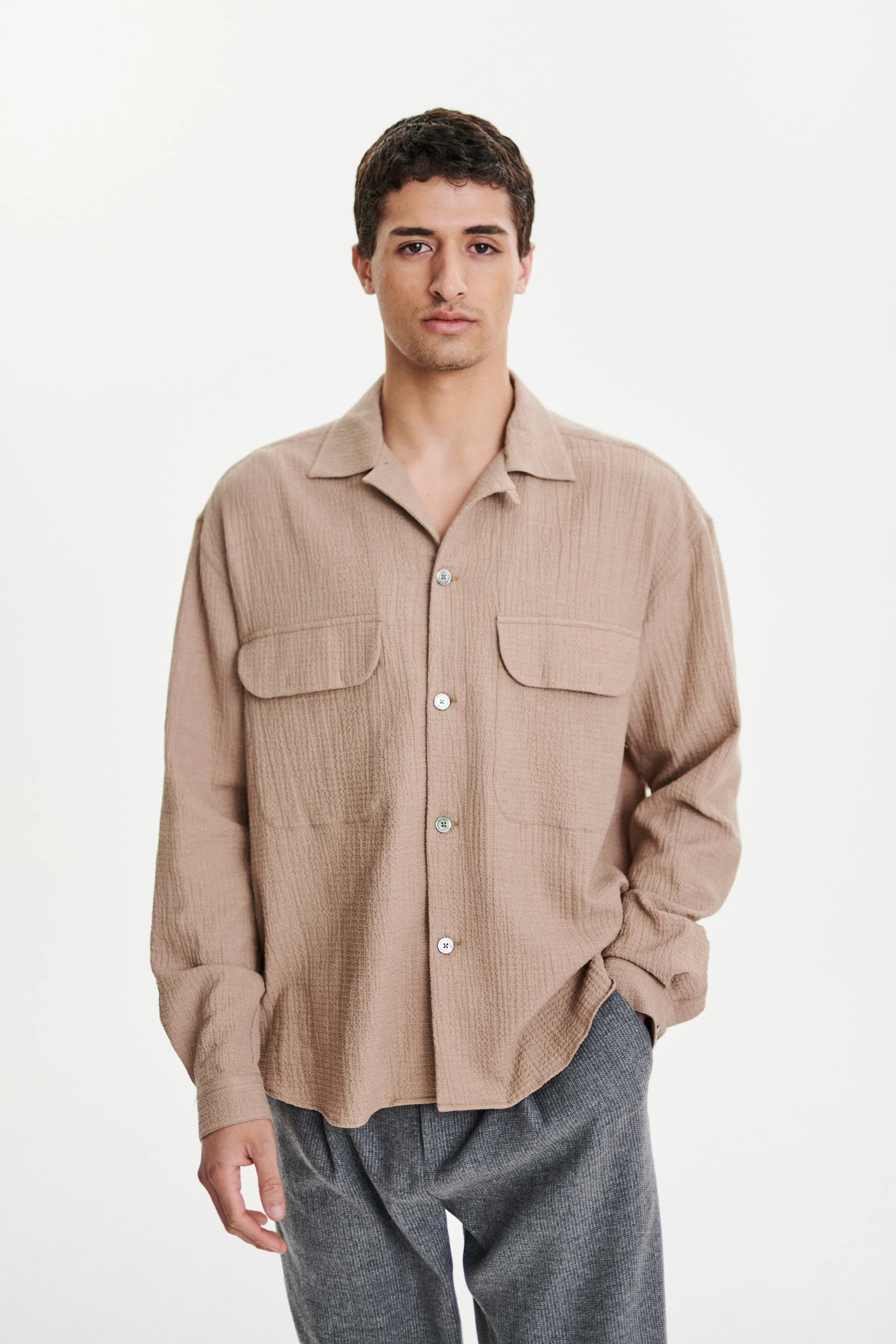 Relaxed Oversized Leisure Shirt in a Soft Cashmere and Cotton Seersucker sold by Delikatessen product image thumbnail 4