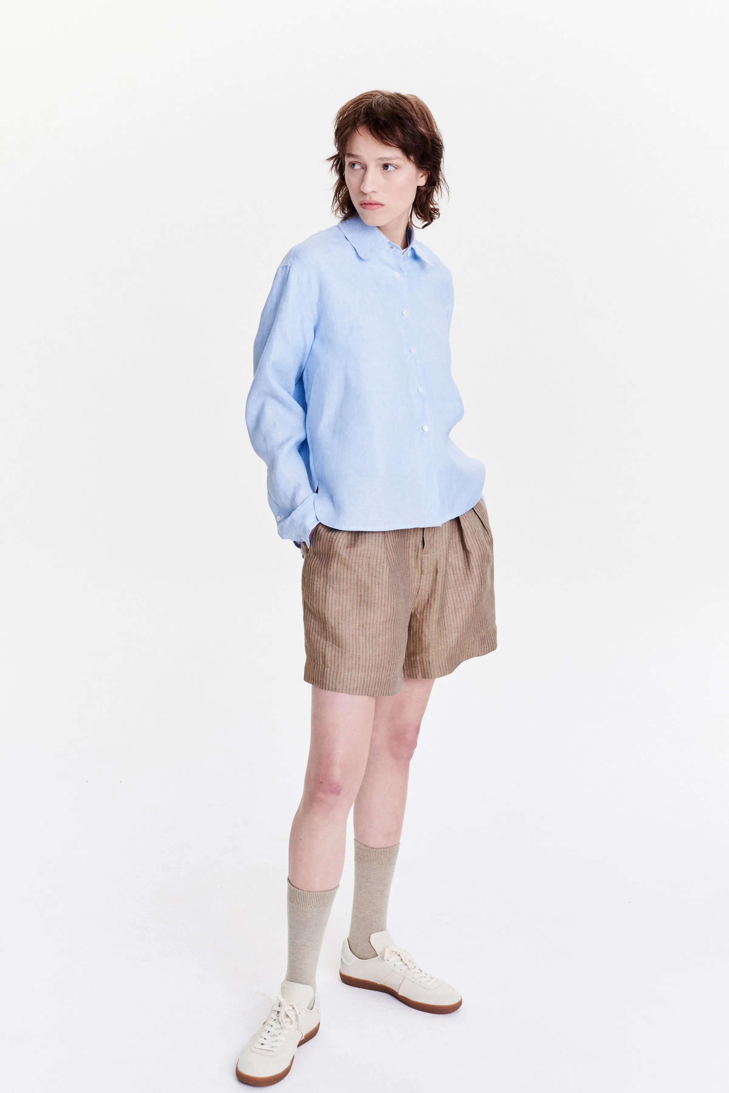 Relaxed Blouse in a Blue Soft Linen sold by Delikatessen product image thumbnail 3