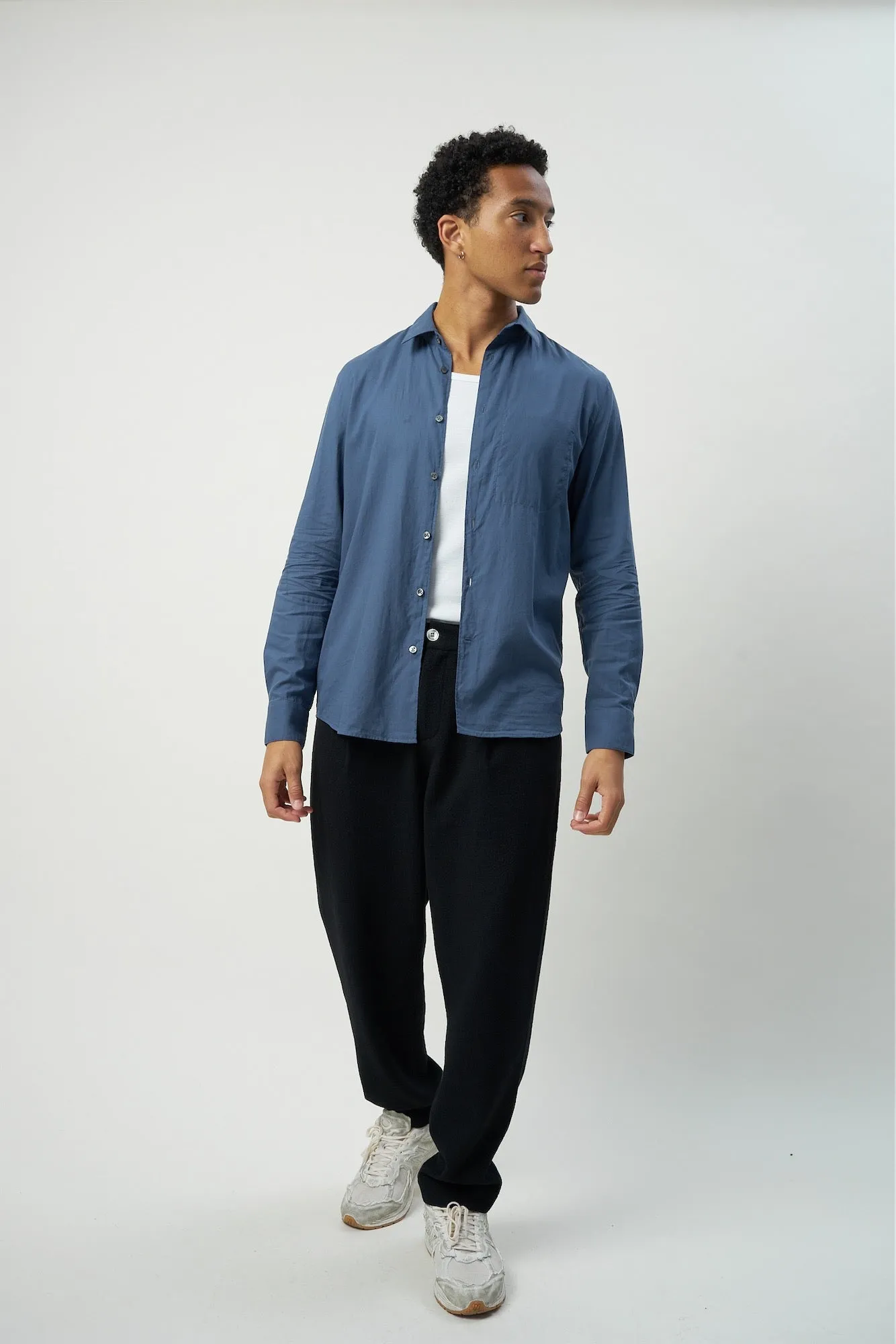 Feel Good Shirt in a Denim Blue Soft Exceptional Egyptian Nile Delta Giza 87 Italian Cotton sold by Delikatessen