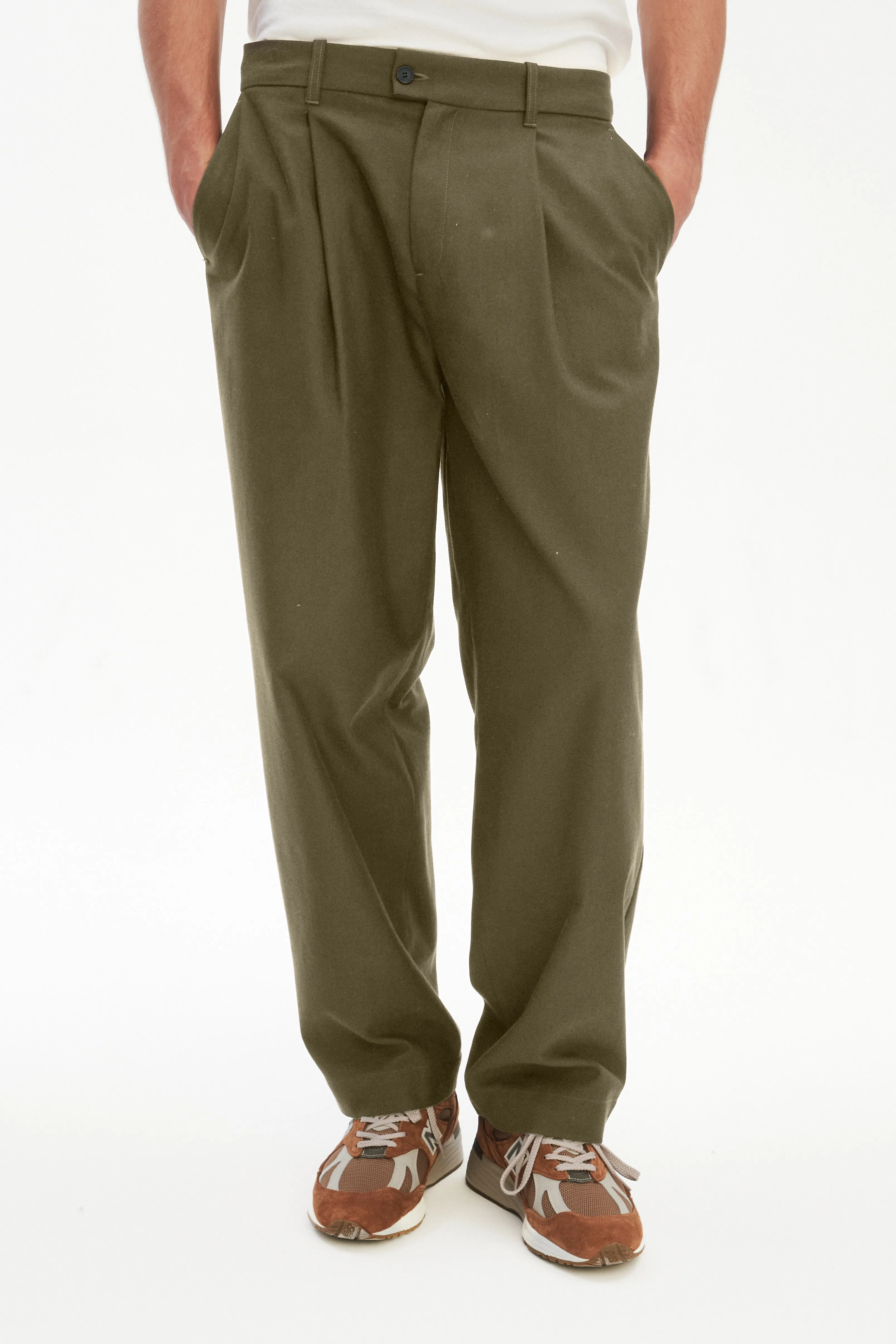 Amsterdam Trousers in a Firm Khaki Green Cotton from Italy sold by Delikatessen product image thumbnail 2