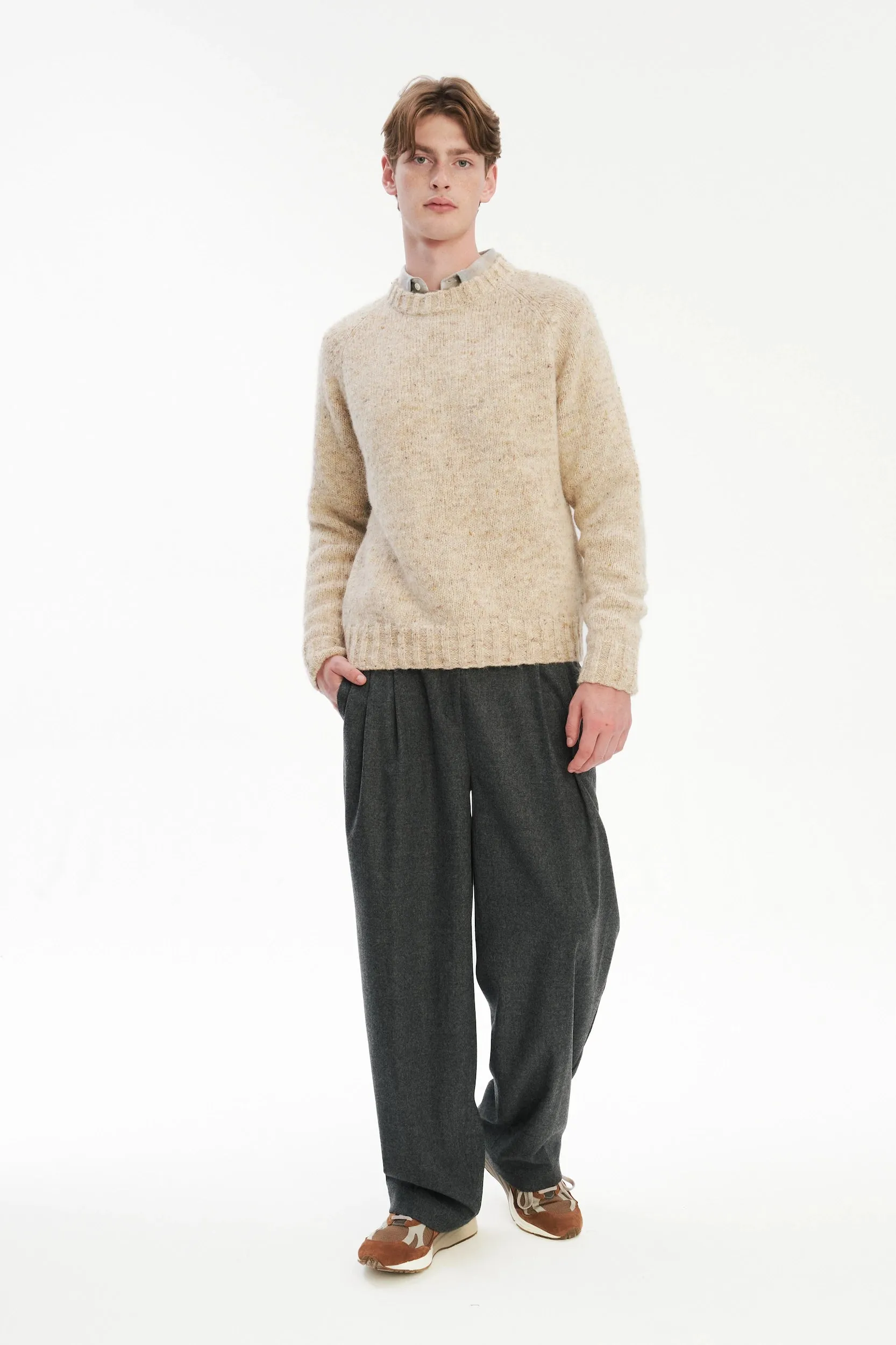 Crewneck Raglan Sweater in a Sustainable Melange Yarn – Oat sold by Delikatessen