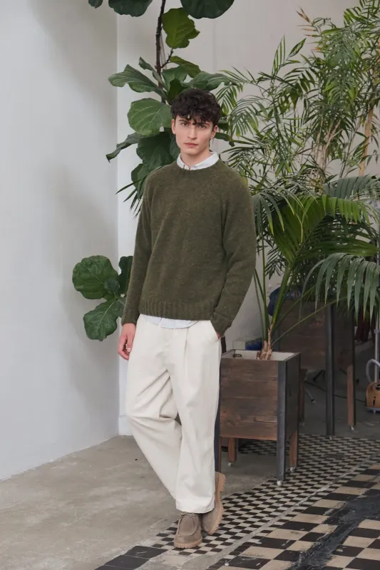 Crewneck Sweater in a Green Brushed Sustainable Alpaca Wool -  Sample sold by Delikatessen