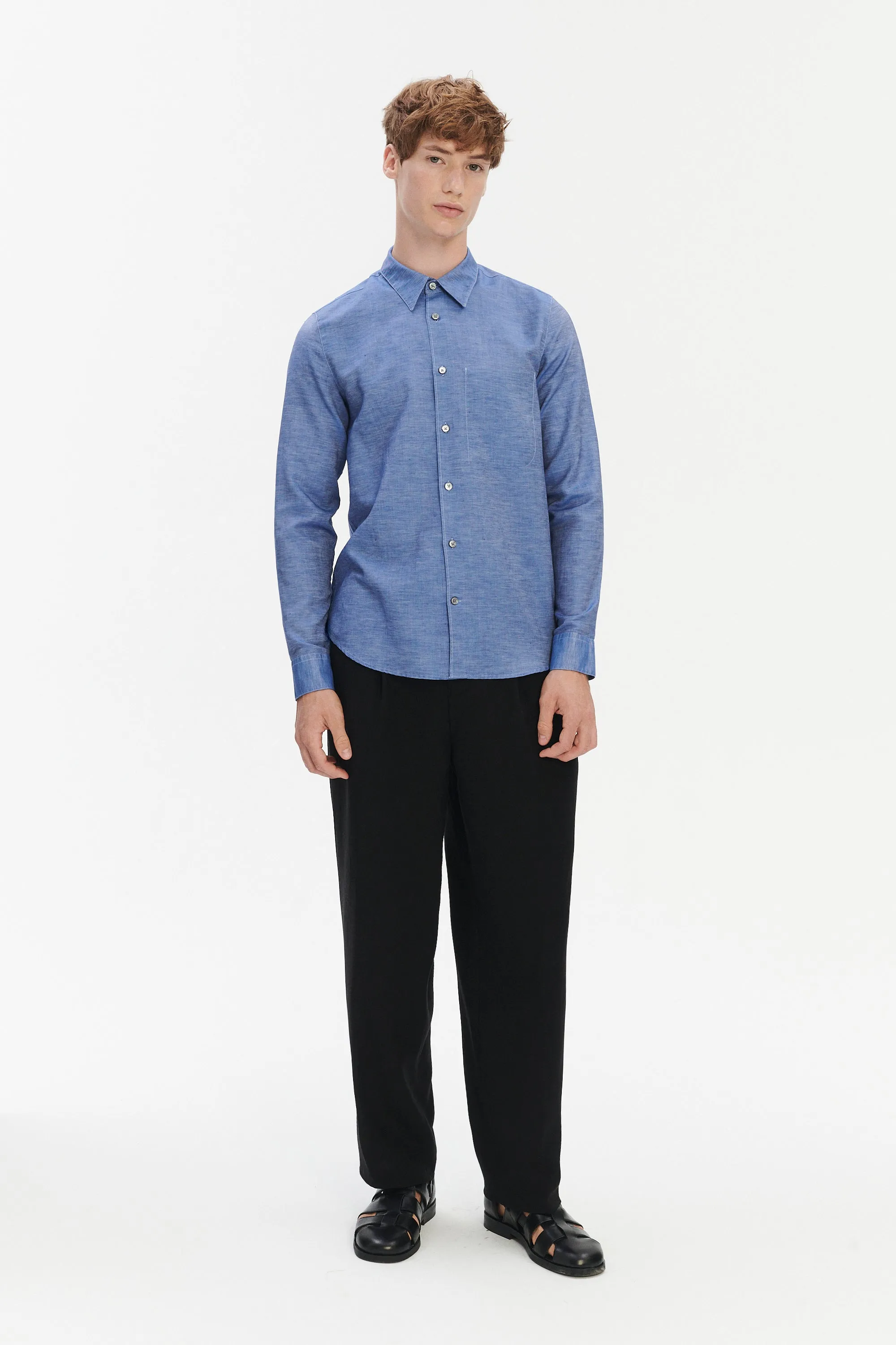 Feel Good Shirt in a Blend of Cotton and Linen - Blue sold by Delikatessen