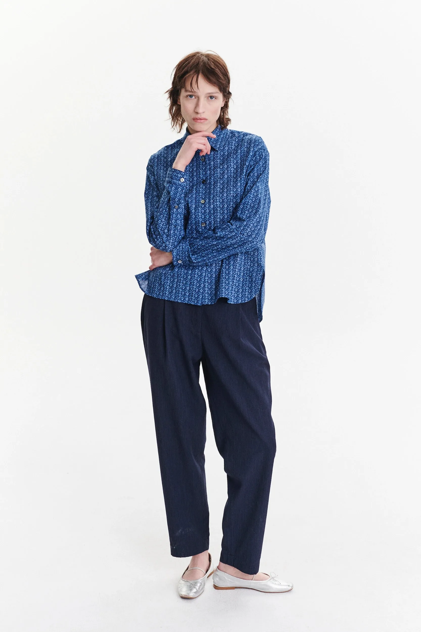 Genuine Trousers in a Navy Blue Fluid Mix of Italian Summer Wool and Viscose sold by Delikatessen product image thumbnail 3