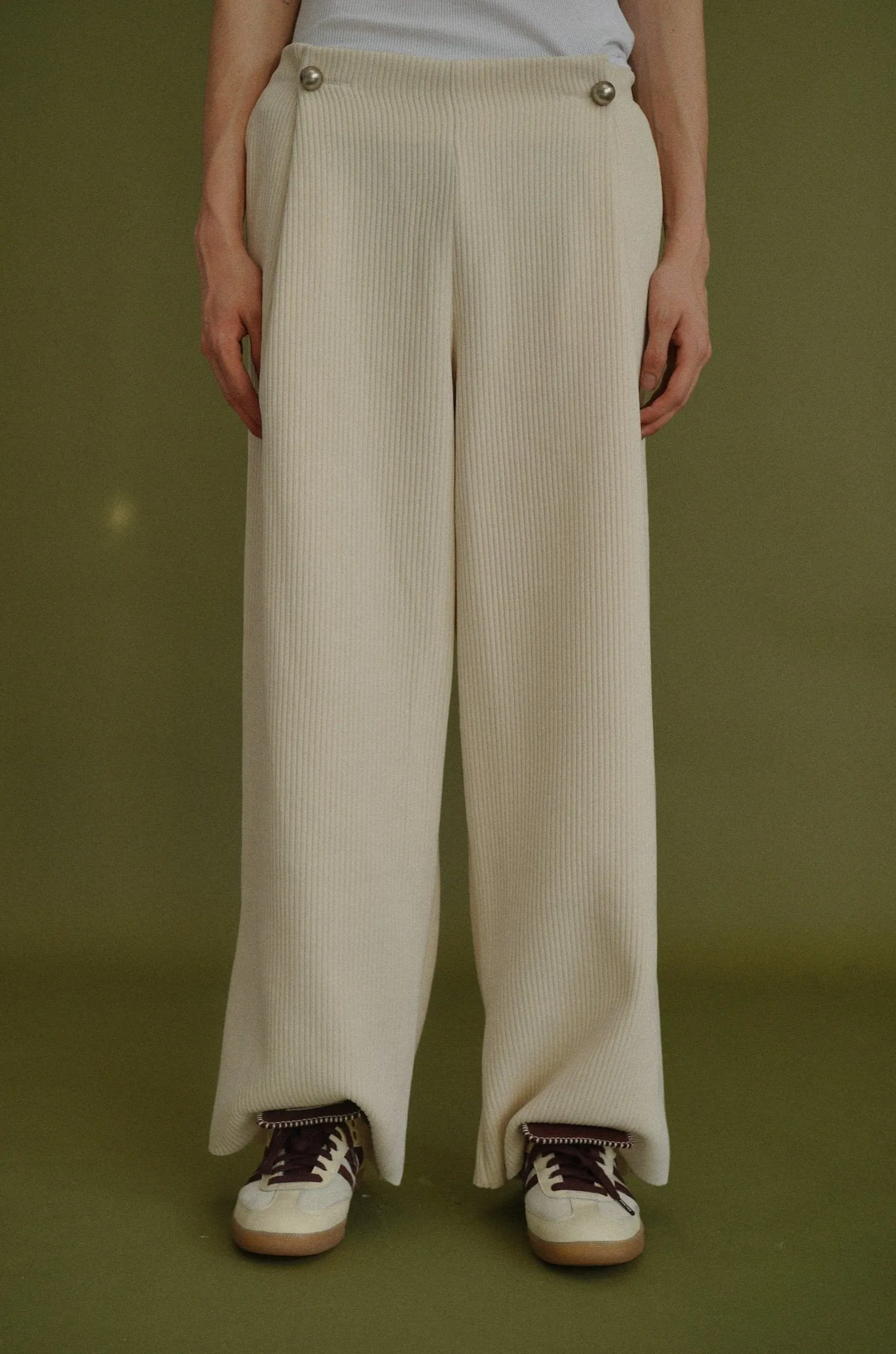 PLEATED POINT TROURSER sold by Beaulares