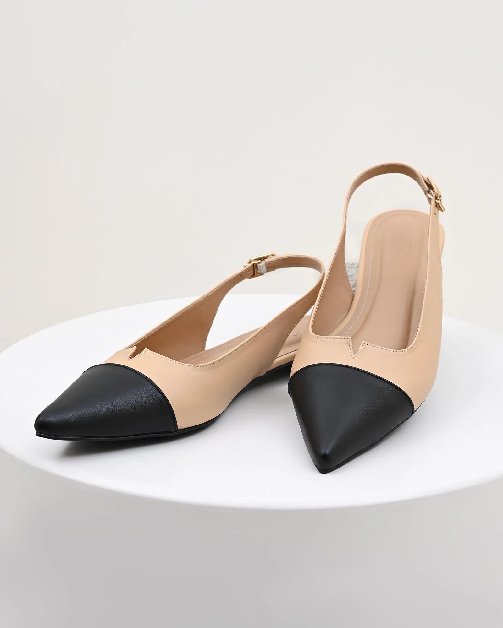 ADONIE FLATS sold by Geulis