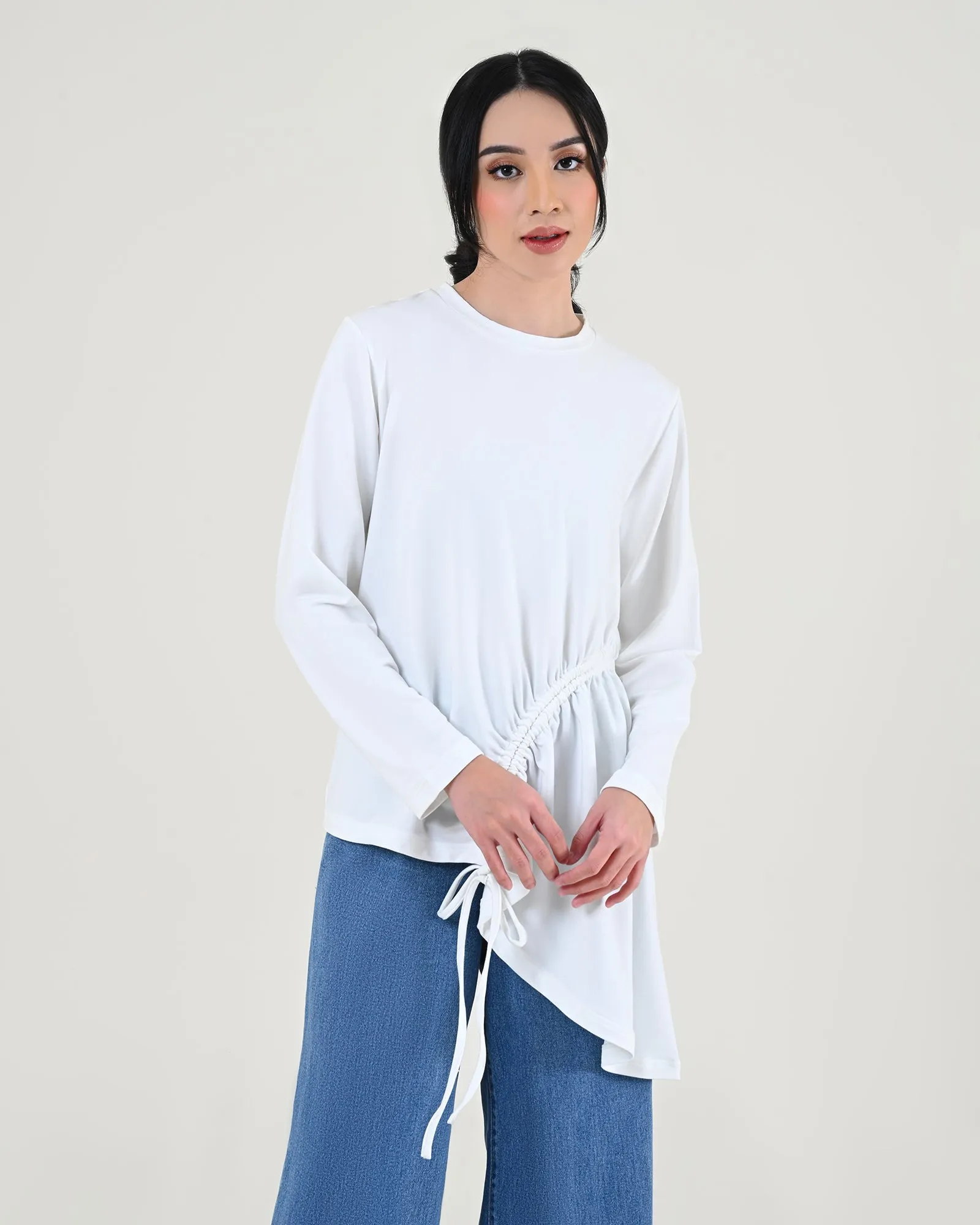 ALYA TEE sold by Geulis