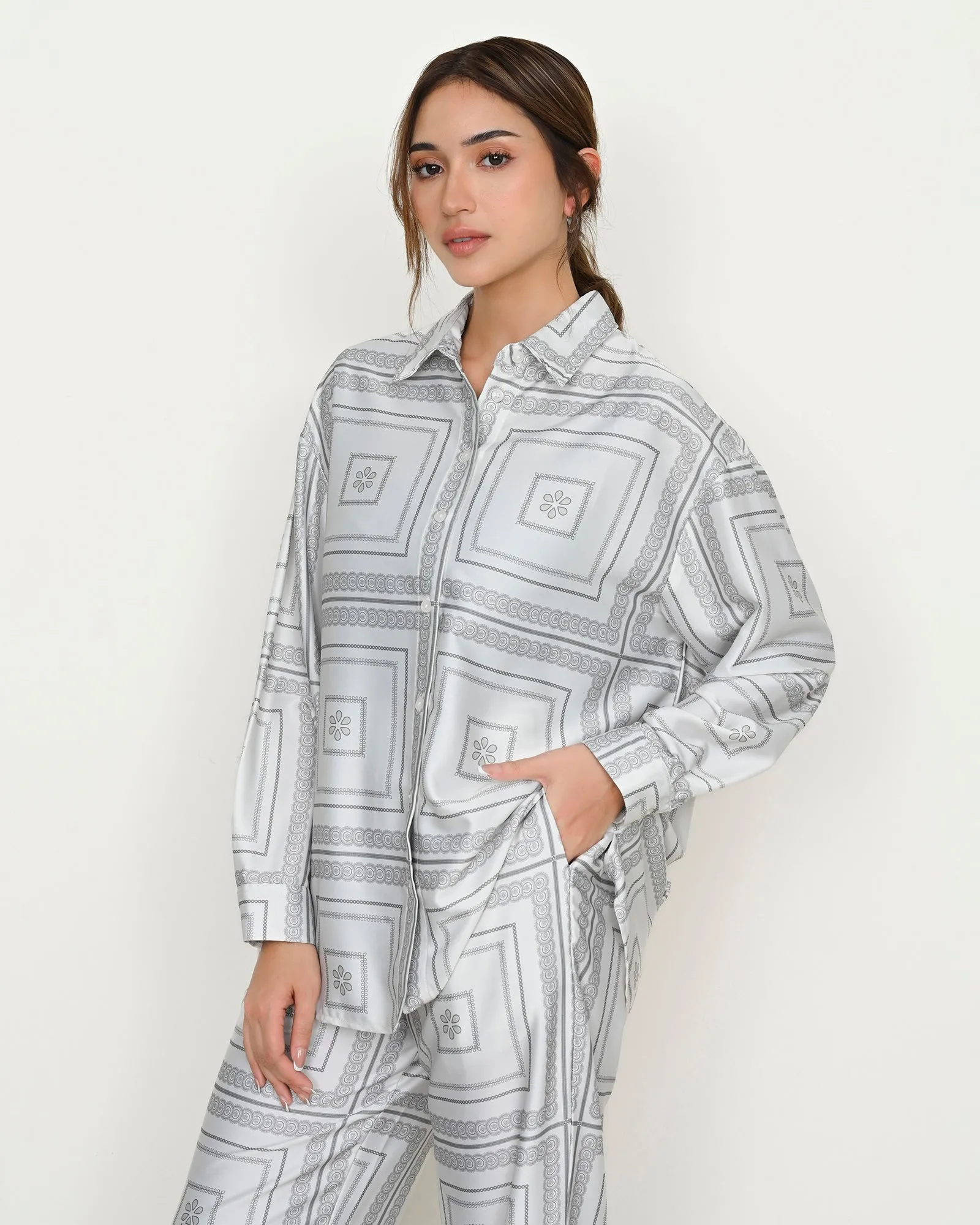 VERLIE SHIRT sold by Geulis