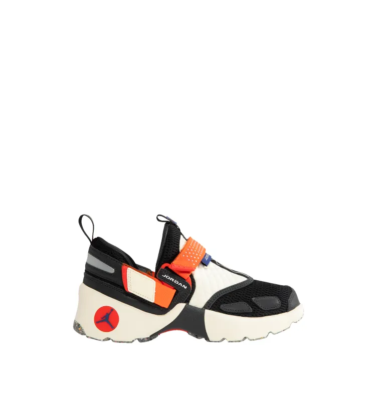 TRUNNER RARE AIR SNEAKER (WOMENS) made by Jordan