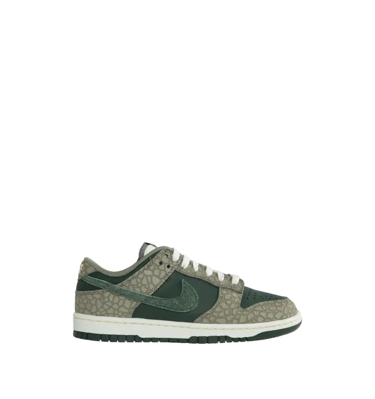 DUNK LOW RETRO PREMIUM sold by Hirshleifers