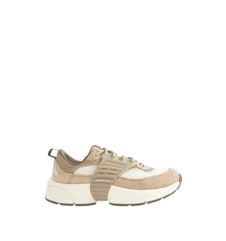 JORDAN TRUNNER O-S SNEAKER (WOMENS) made by Jordan