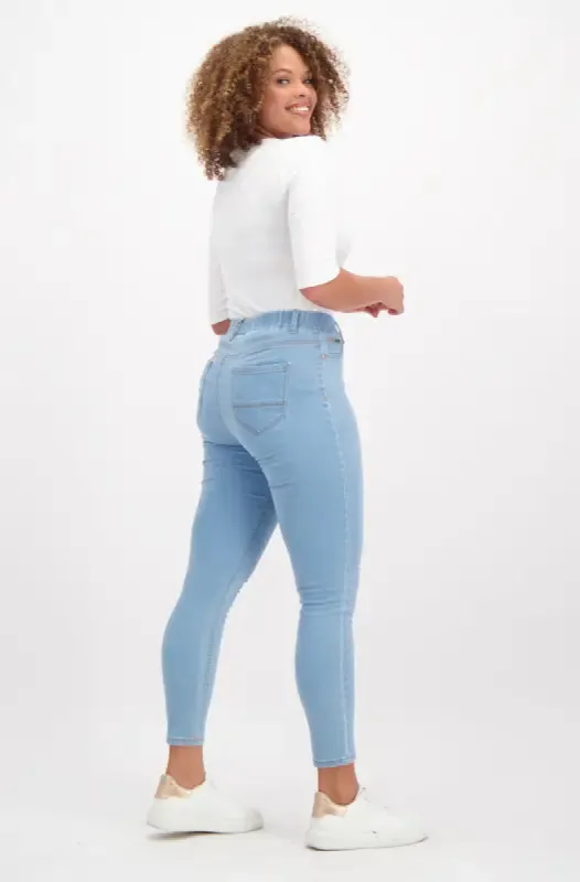 Harper Mid Rise Skinny Jegging _ 114523 _ Light Wash sold by Dunns