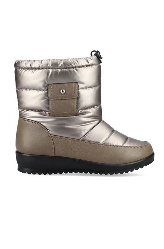 Mada snow boot sold by Dunns