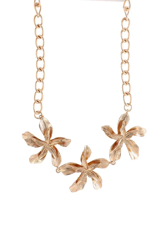 TATUM FLOWERED NECKLACE sold by Dunns