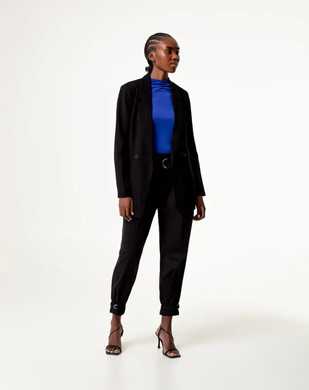 Pantalón regular fit tiro alto negro sold by Gef