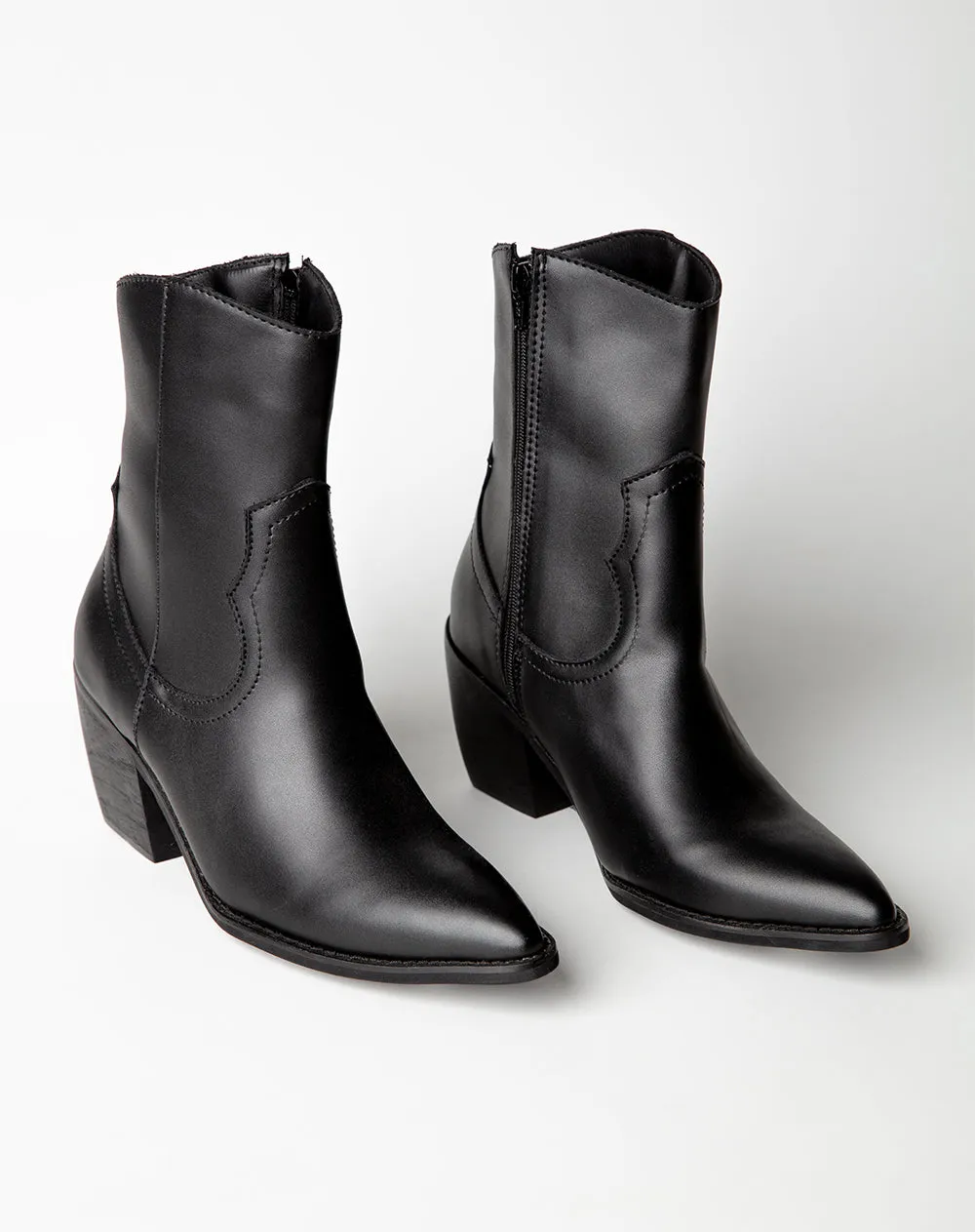 Botas caña baja negro sold by Gef