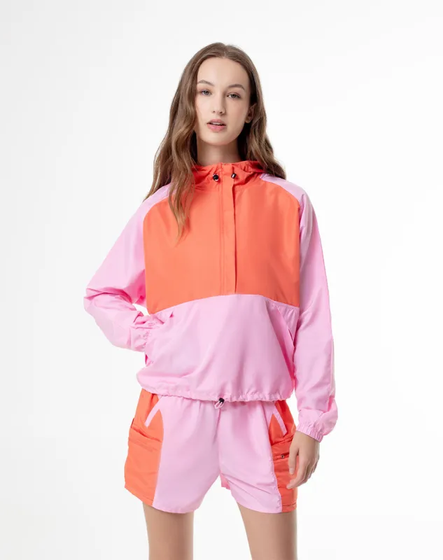 Chaqueta regular fit con capucha coral bloques sold by Gef