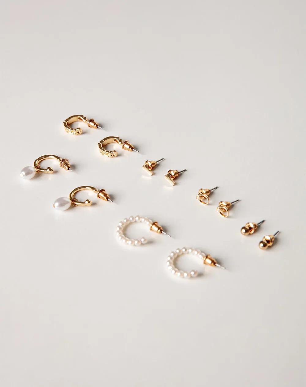 Arete dorado sold by Gef